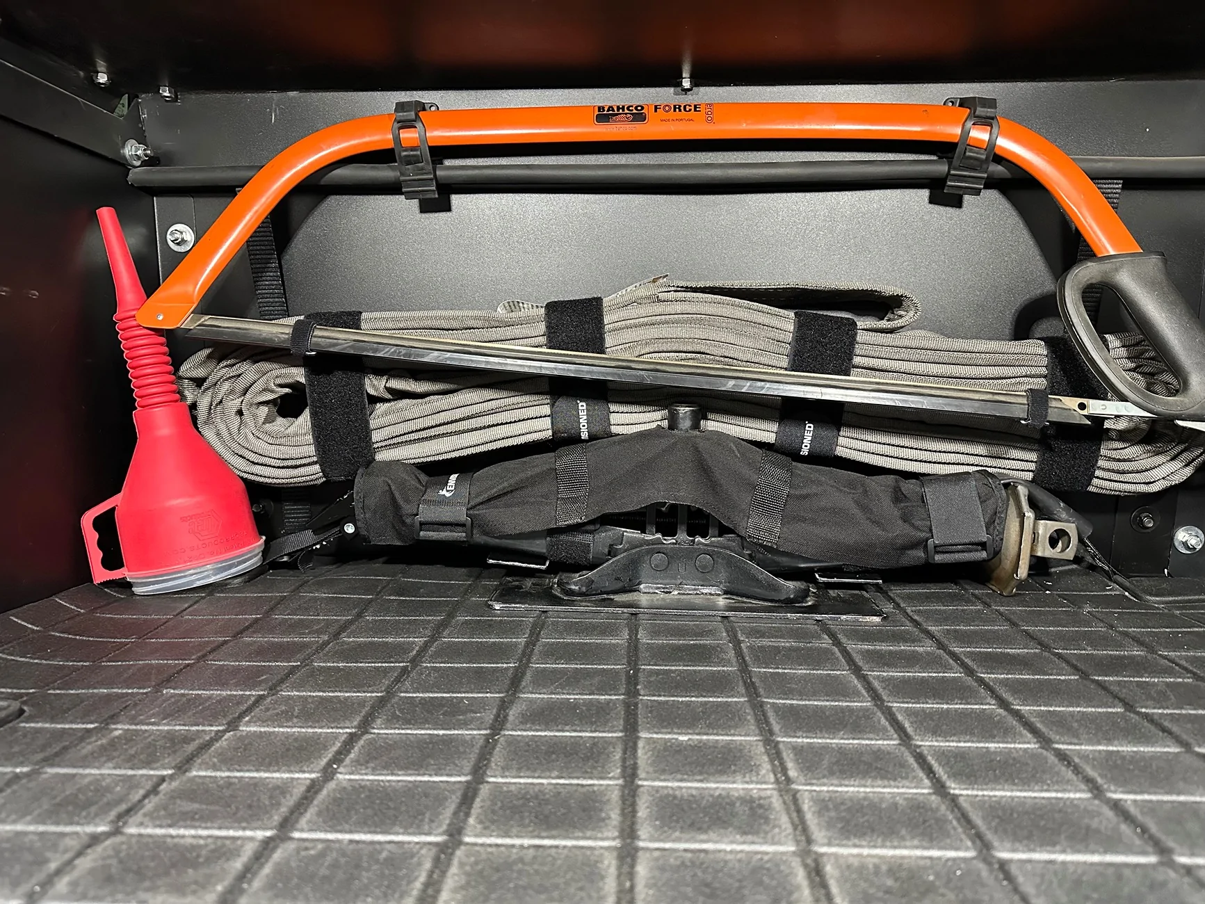 Jeep Wrangler JL Getting cargo area organized IMG_1211