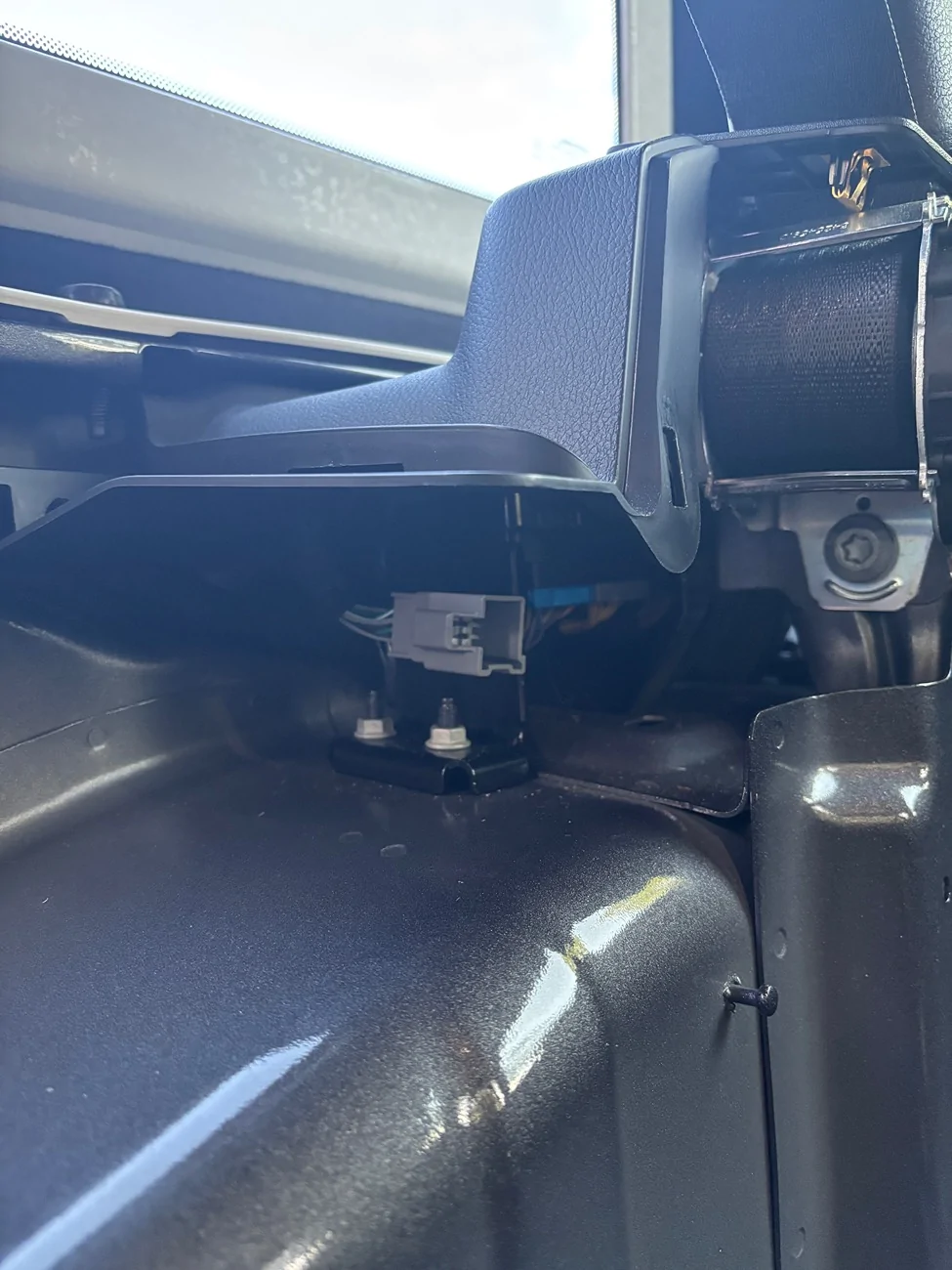 Jeep Wrangler JL Alpine sub connection IMG_3104