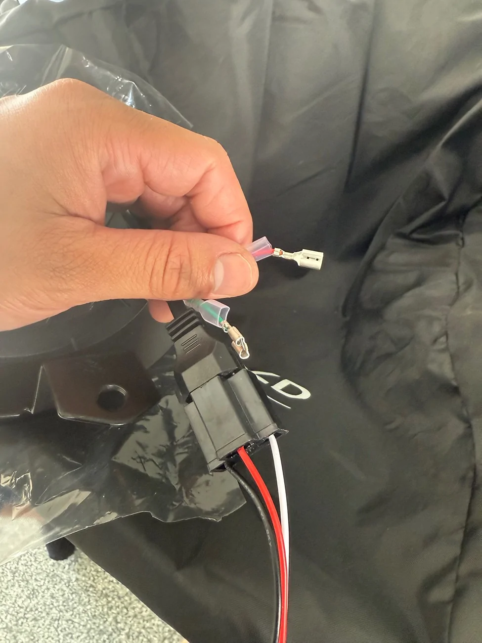Jeep Wrangler JL Aftermarket Headlights wiring IMG_4624