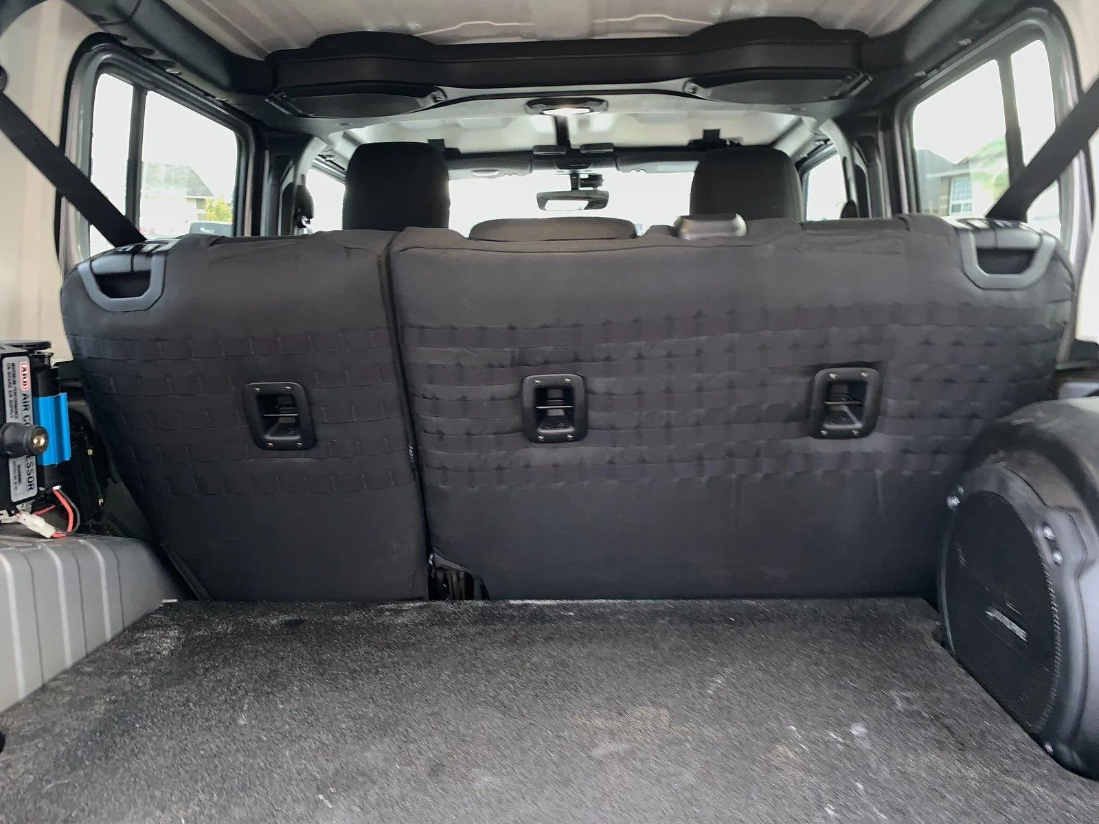 Jeep Wrangler JL Bartact rear seat covers installed! IMG_6045