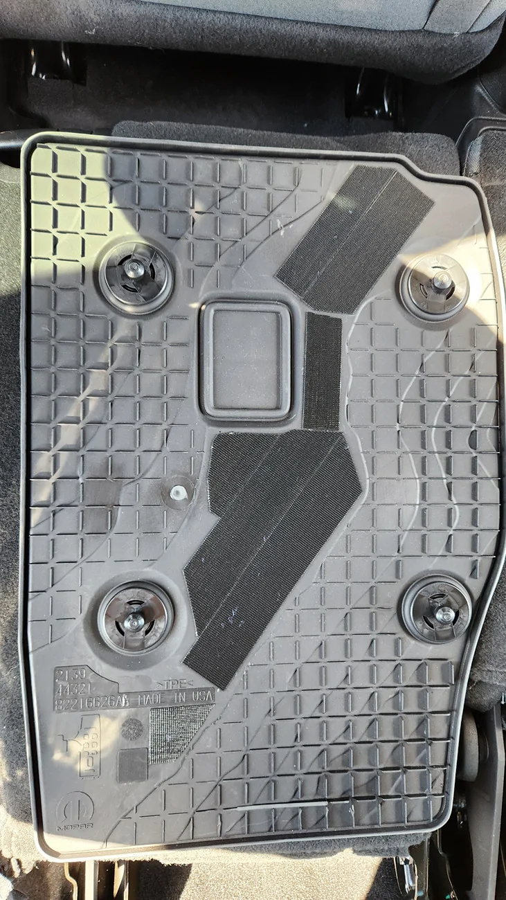 Jeep Wrangler JL Mopar Cargo Tray (82216627AB) issues 20250912_142821