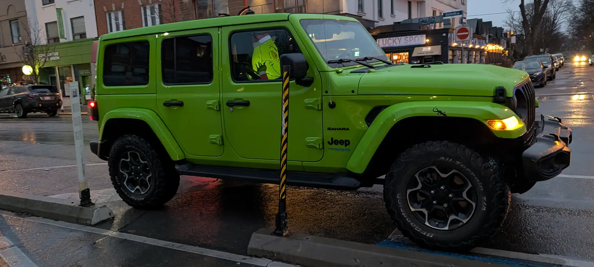 Jeep Wrangler JL Are these Rubicon Wheels? 1000026583