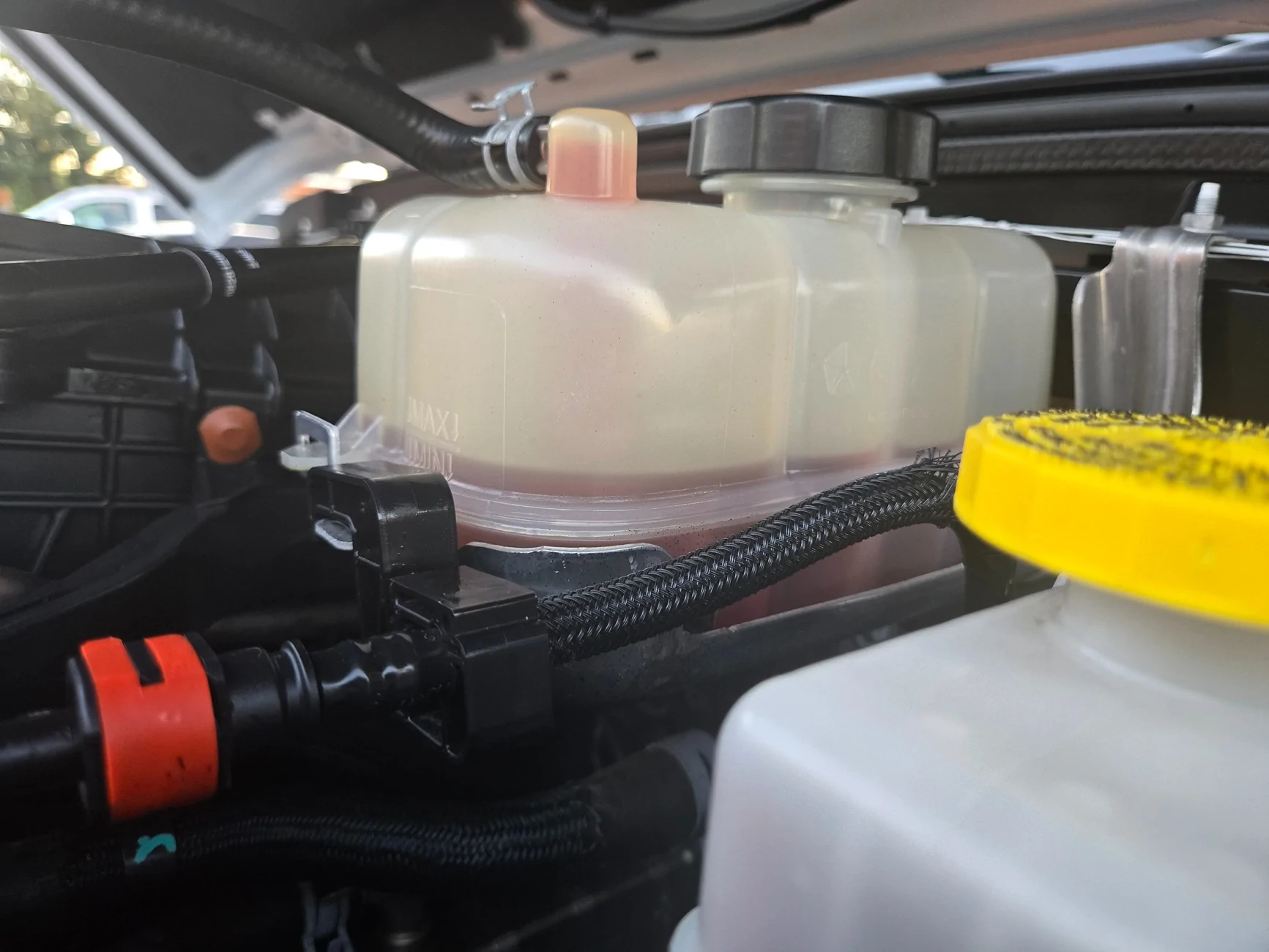 Jeep Wrangler JL Is my coolant level normal? 20250922_184611