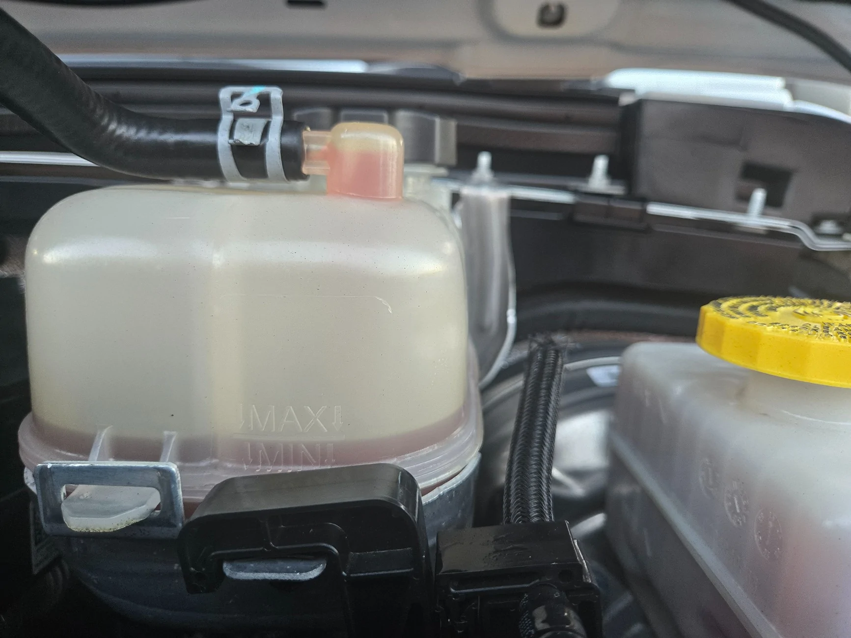 Jeep Wrangler JL Is my coolant level normal? 20250922_184601