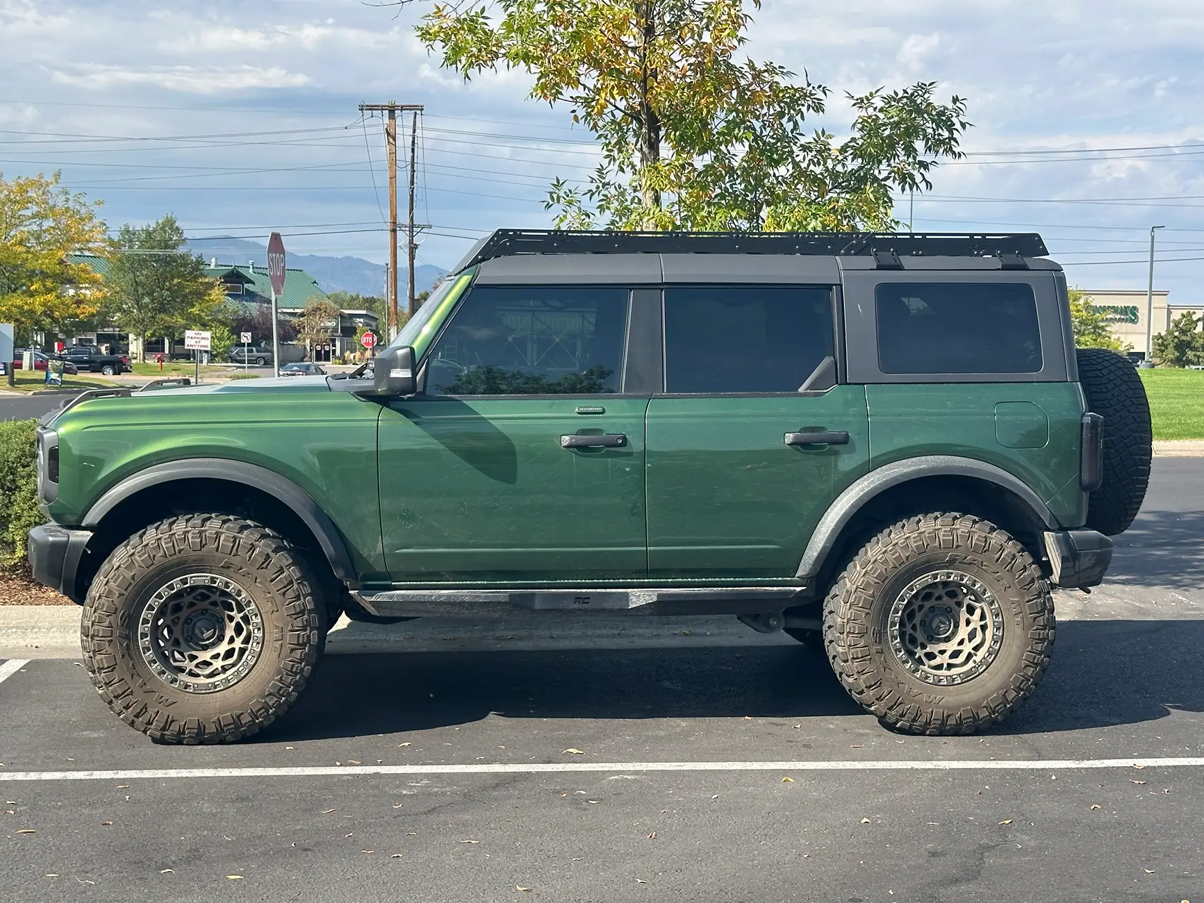 Jeep Wrangler JL Bronco --> Jeep tempImageAlWR7x