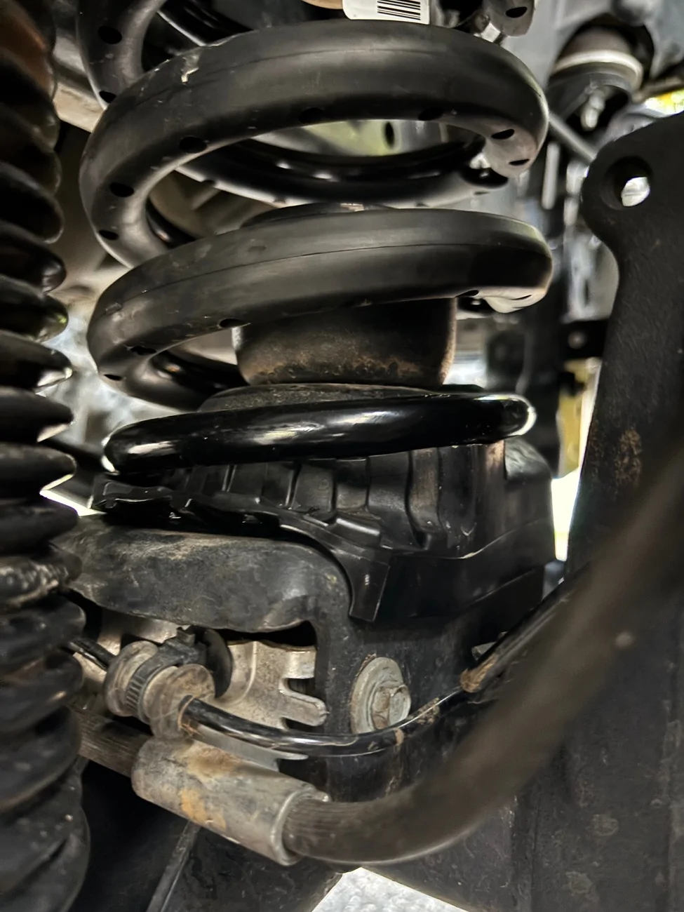 Coil spring wont sit properly after mopar lift | Jeep Wrangler Forums ...