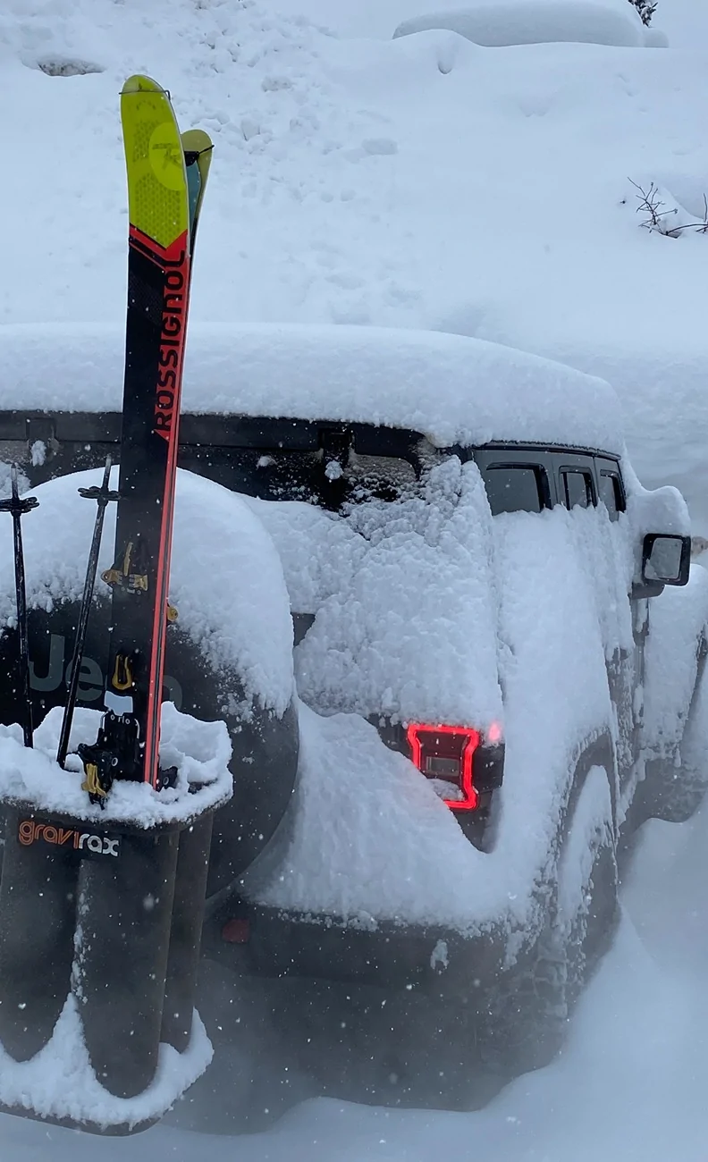 Jeep Wrangler JL Snow falling in Colorado Graviuphill