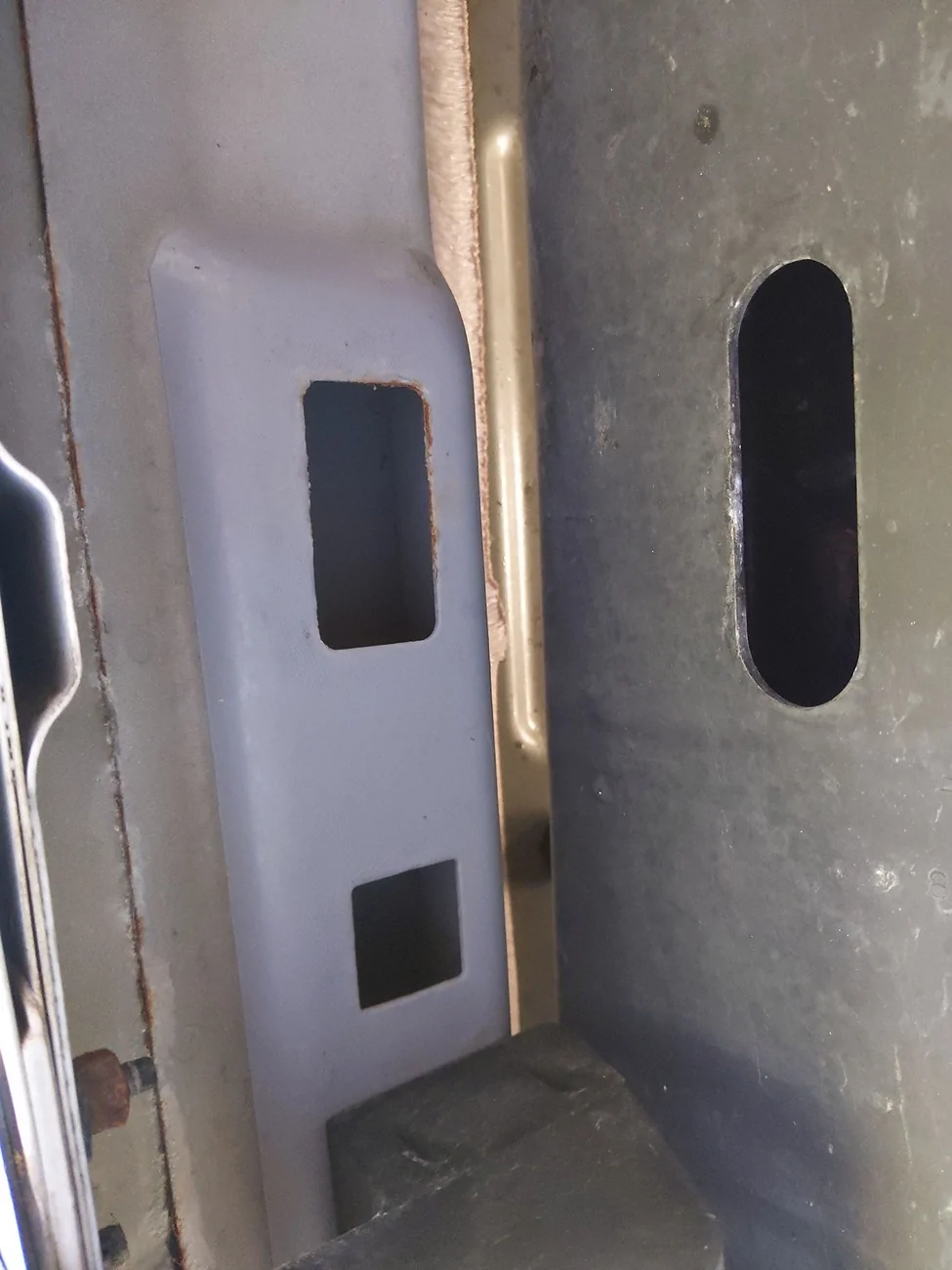 Jeep Wrangler JL Found some rust starting under the carriage. jl rocker