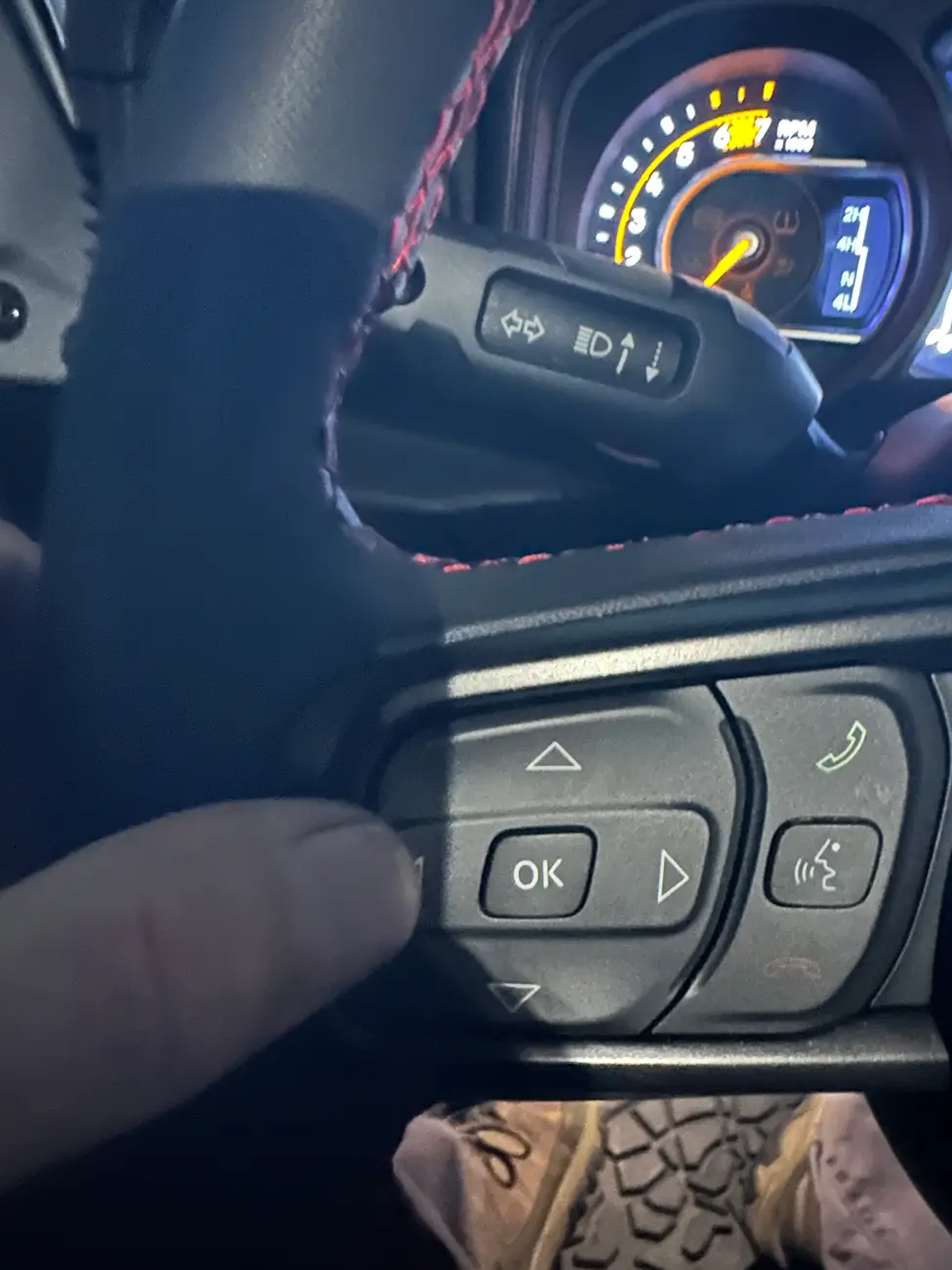 Jeep Wrangler JL Getting into Off Road pages tempImagexIHZqS