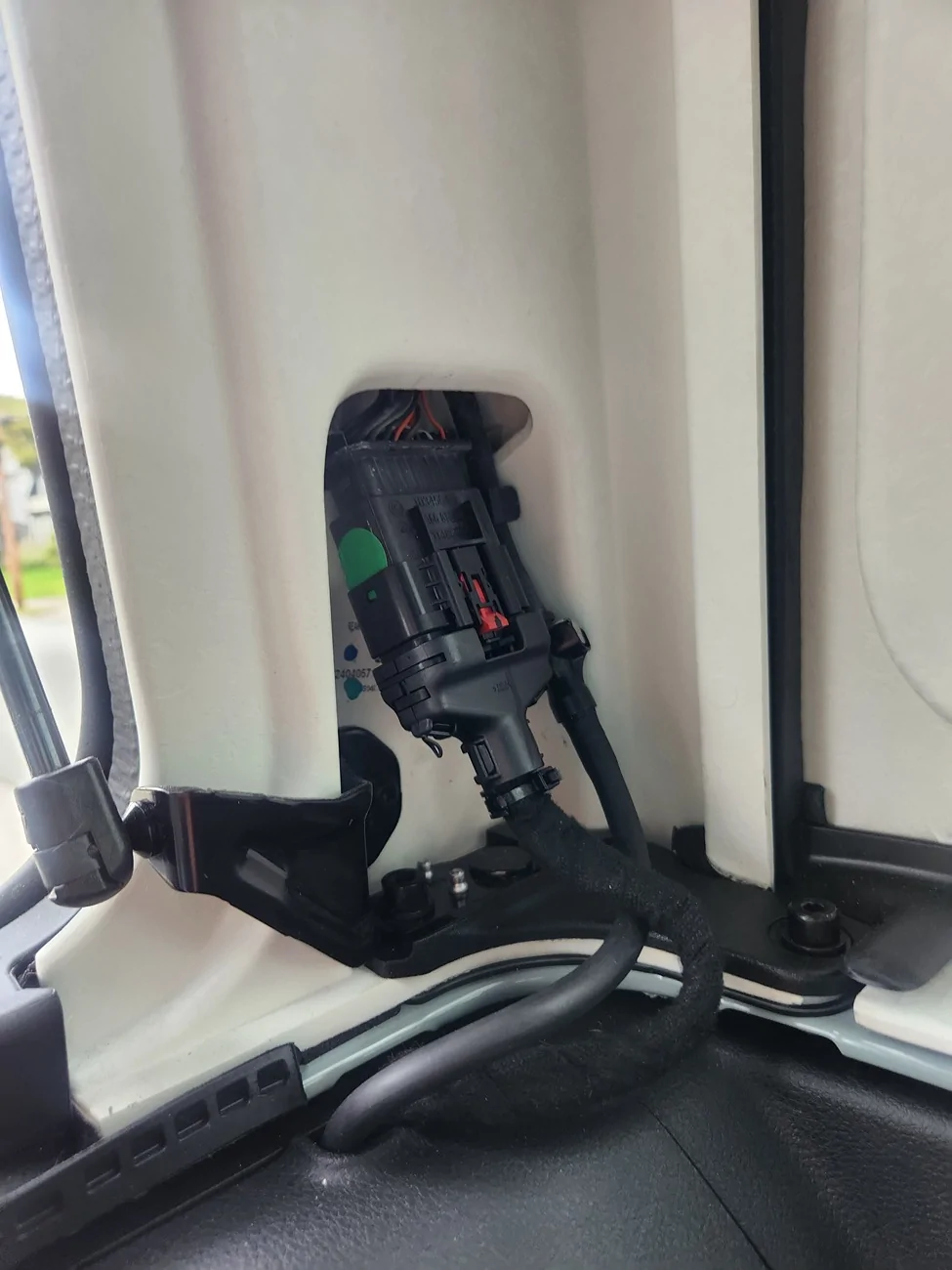 Jeep Wrangler JL Is this normal? Exposed wiring 20251015_123934