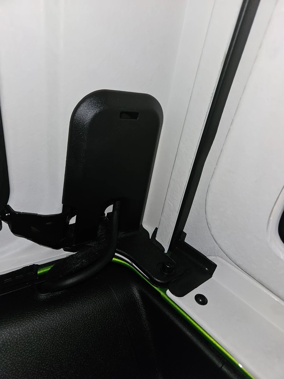 Jeep Wrangler JL Is this normal? Exposed wiring 20251015_190301