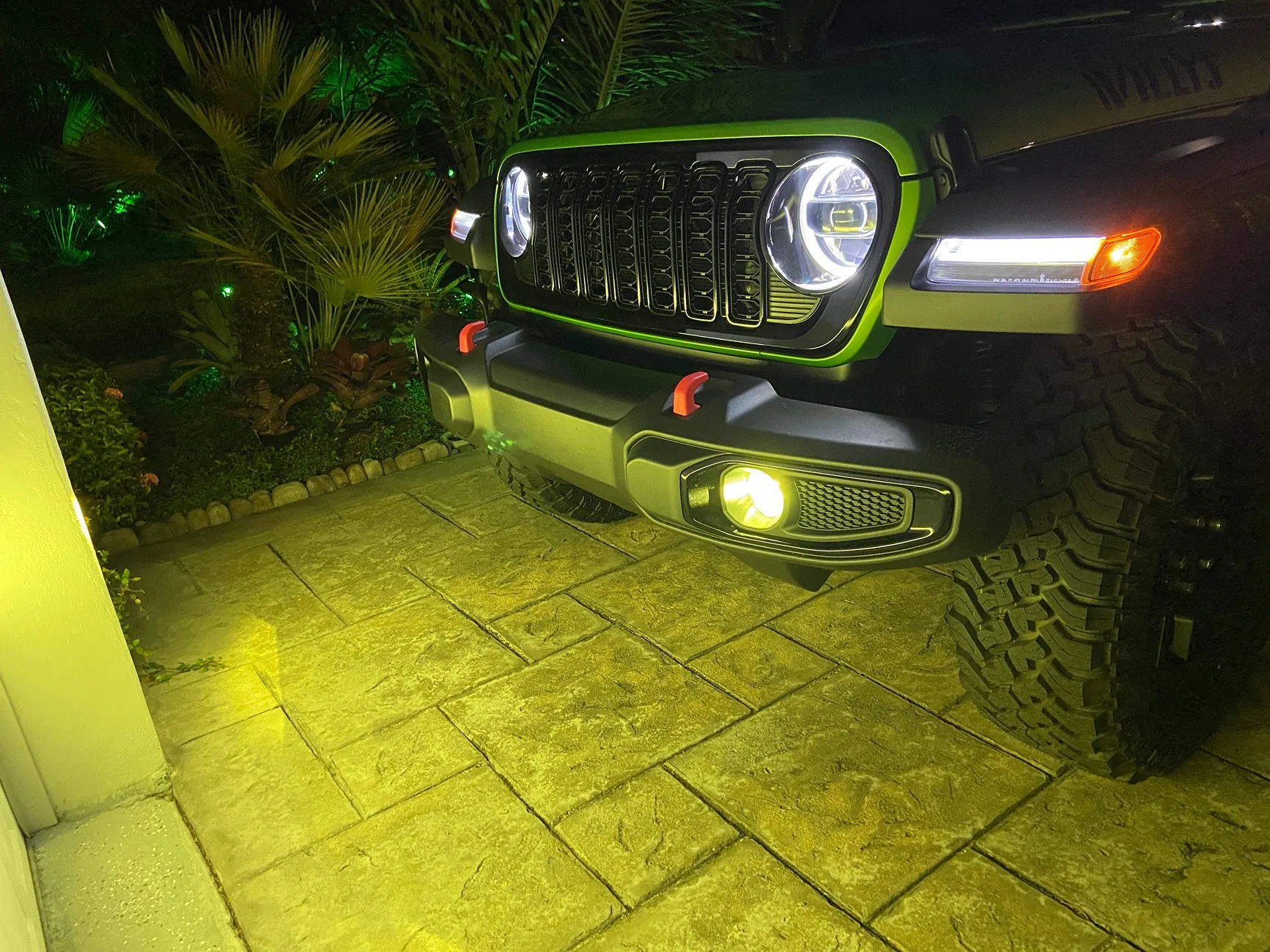 Jeep Wrangler JL Halogen to LED Tail Light Switch (JScan?) IMG_0637