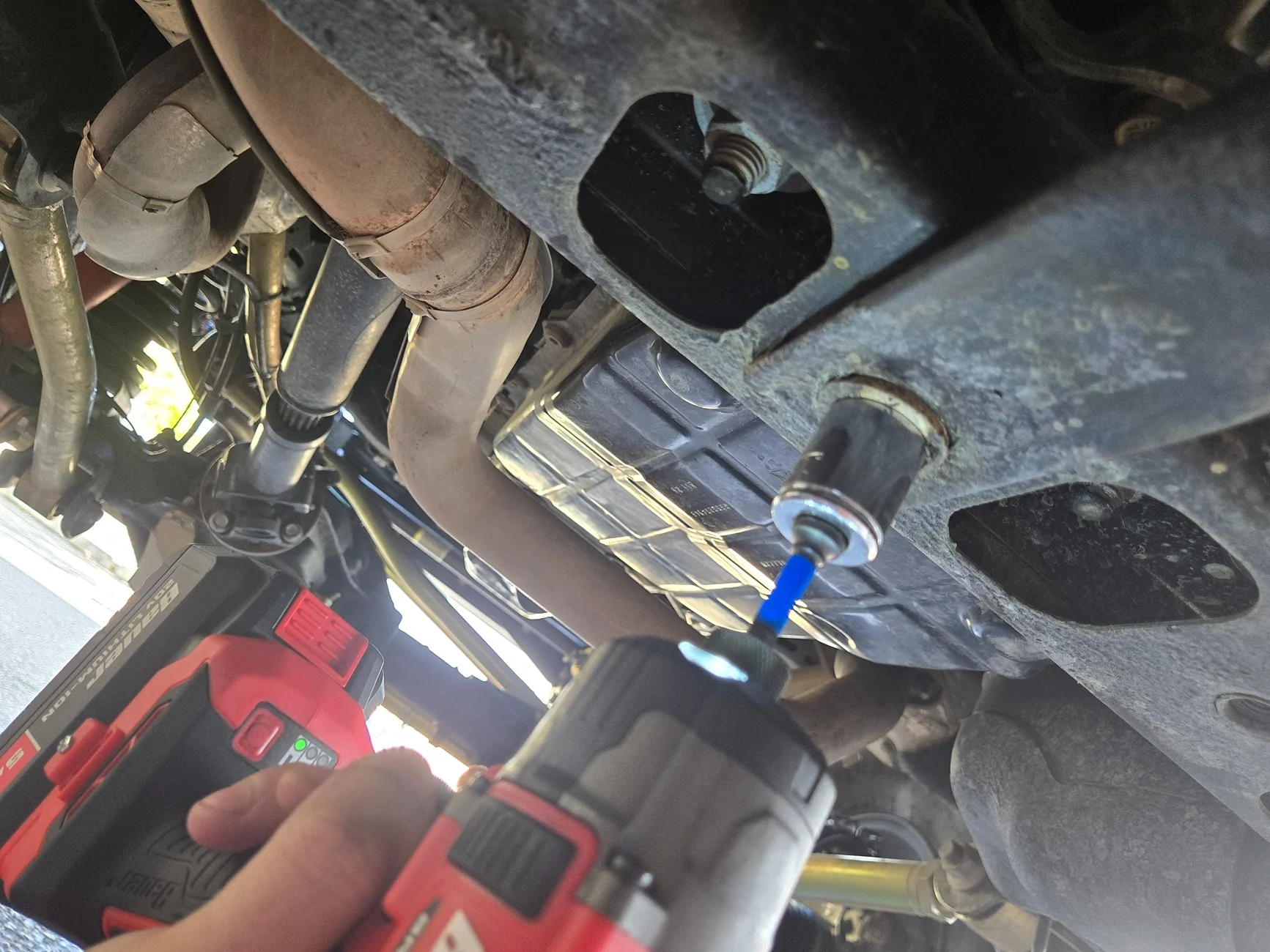 Jeep Wrangler JL Preparing for transfer case fluid change 20251019_134628