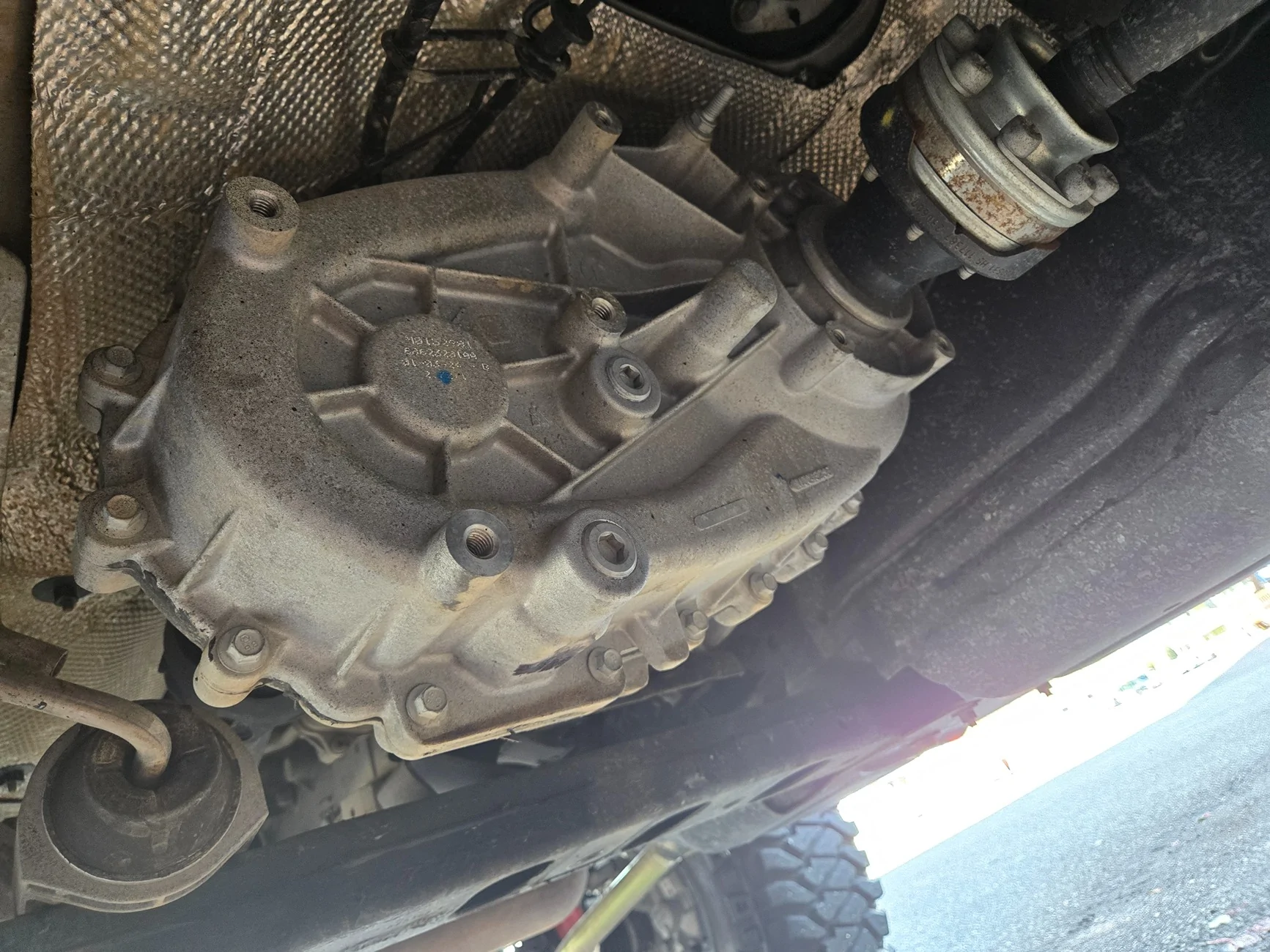 Jeep Wrangler JL Preparing for transfer case fluid change 20251019_152655