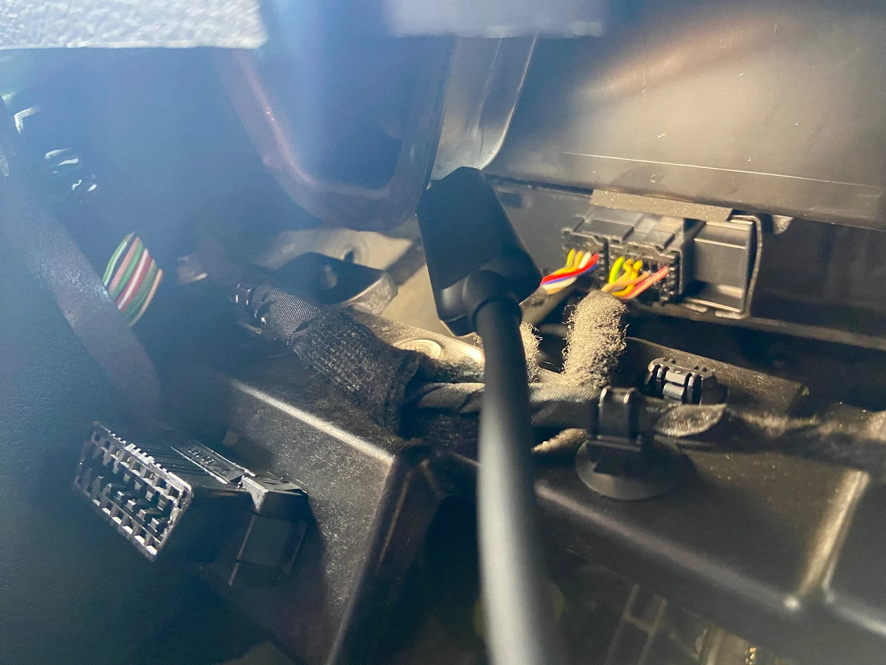 Jeep Wrangler JL SOS Security Bypass Ports IMG_0666