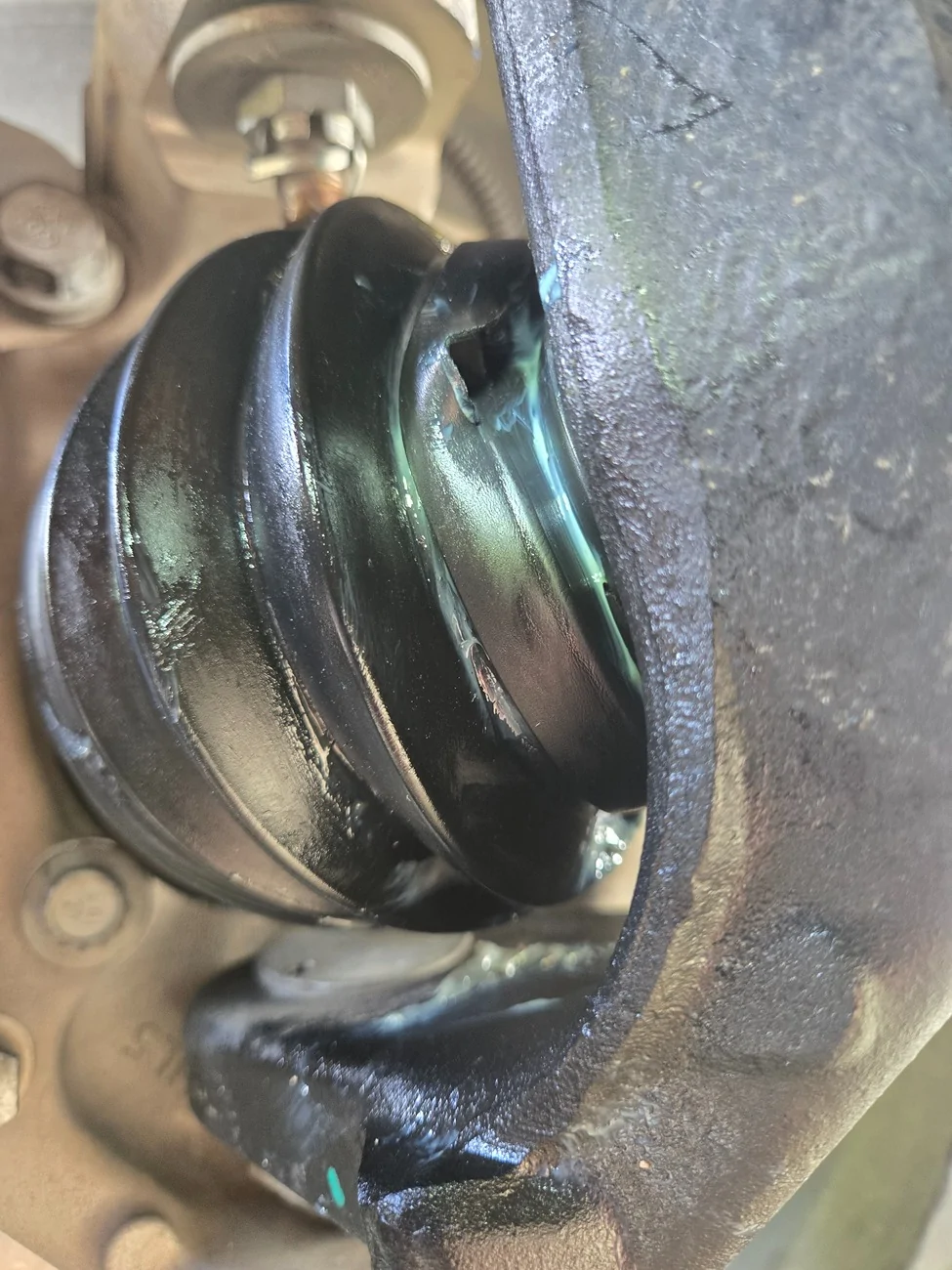 Jeep Wrangler JL My wheel is leaking something? 20251020_122617