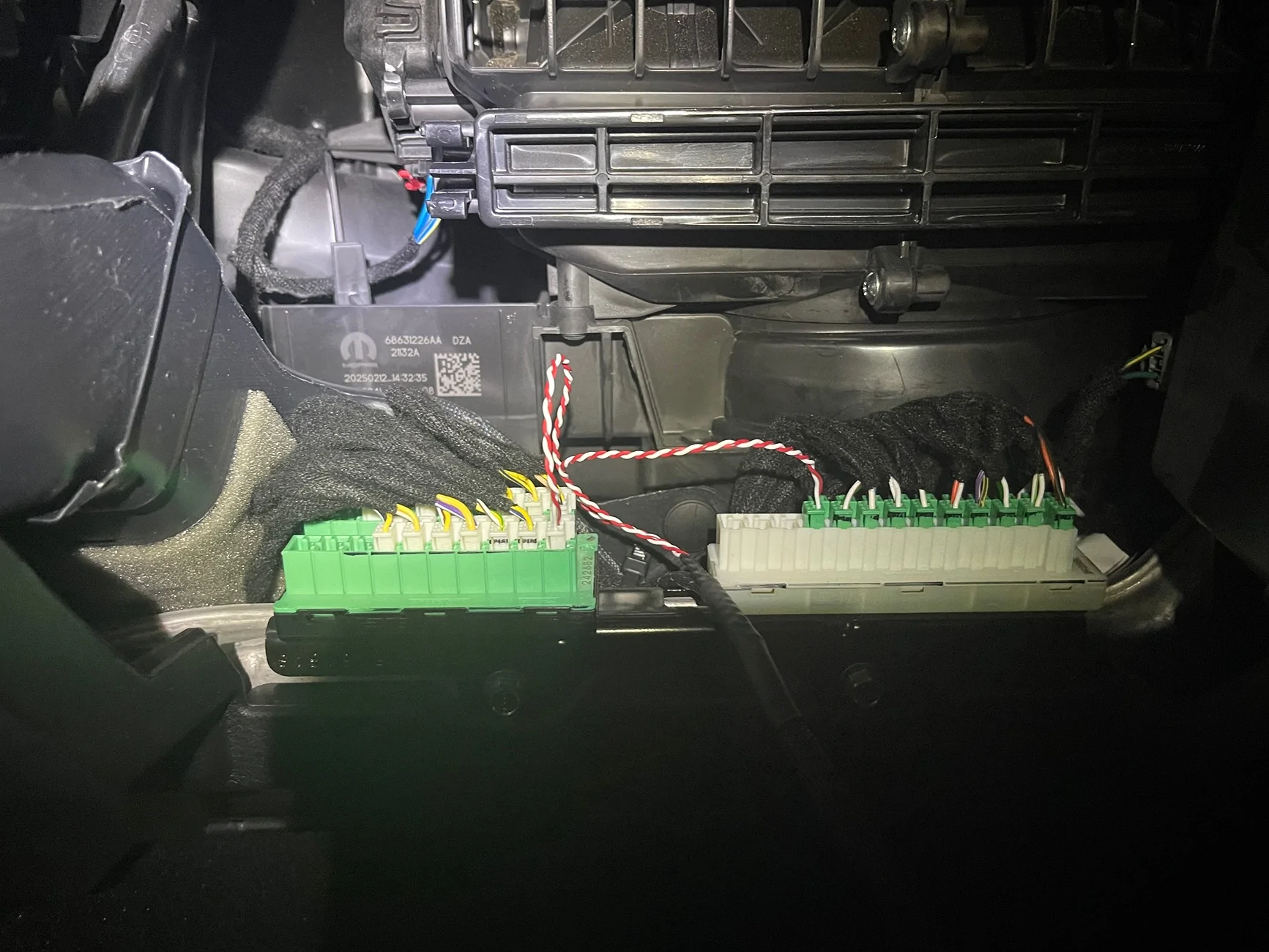 Jeep Wrangler JL SOS Security Bypass Ports IMG_1408