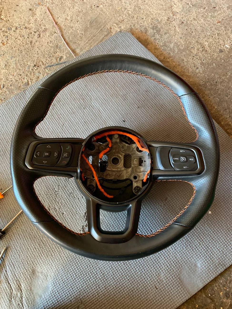 Jeep Wrangler JL Changing a JL Steering Wheel IMG_7794
