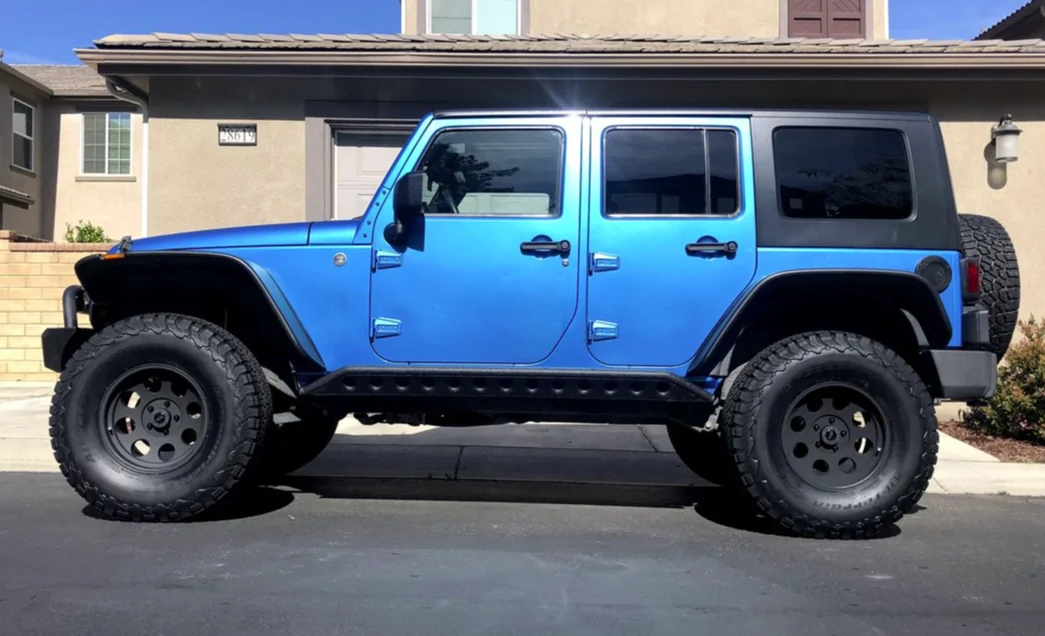 Jeep Wrangler JL Hood Decal - Which one?? 1761320708712-yv