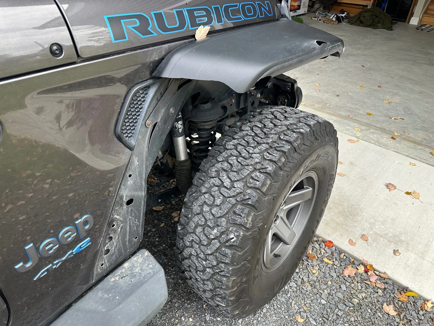 Jeep Wrangler JL Fender Flare Hardware Help? IMG_2043