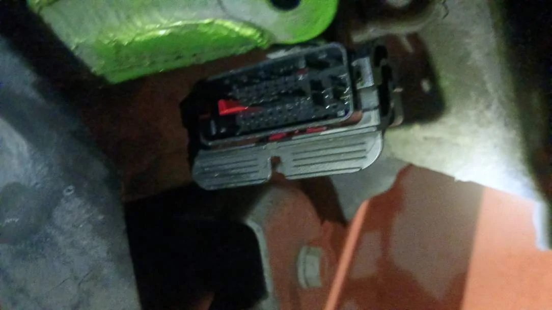 Jeep Wrangler JL Plug located in passenger rear wheel 1000002770