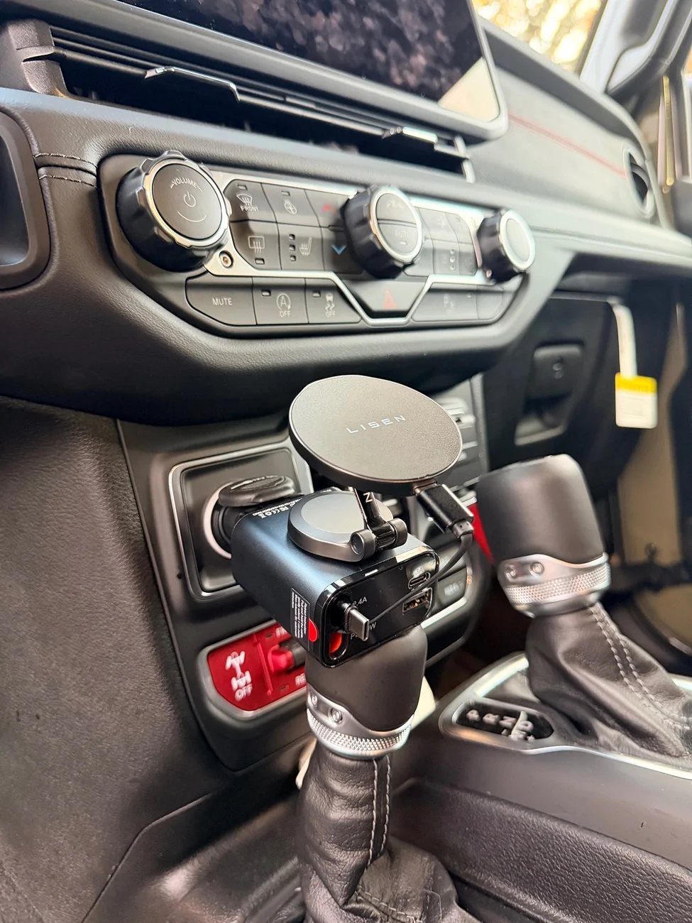 Jeep Wrangler JL My inexpensive wireless charger IMG_6275