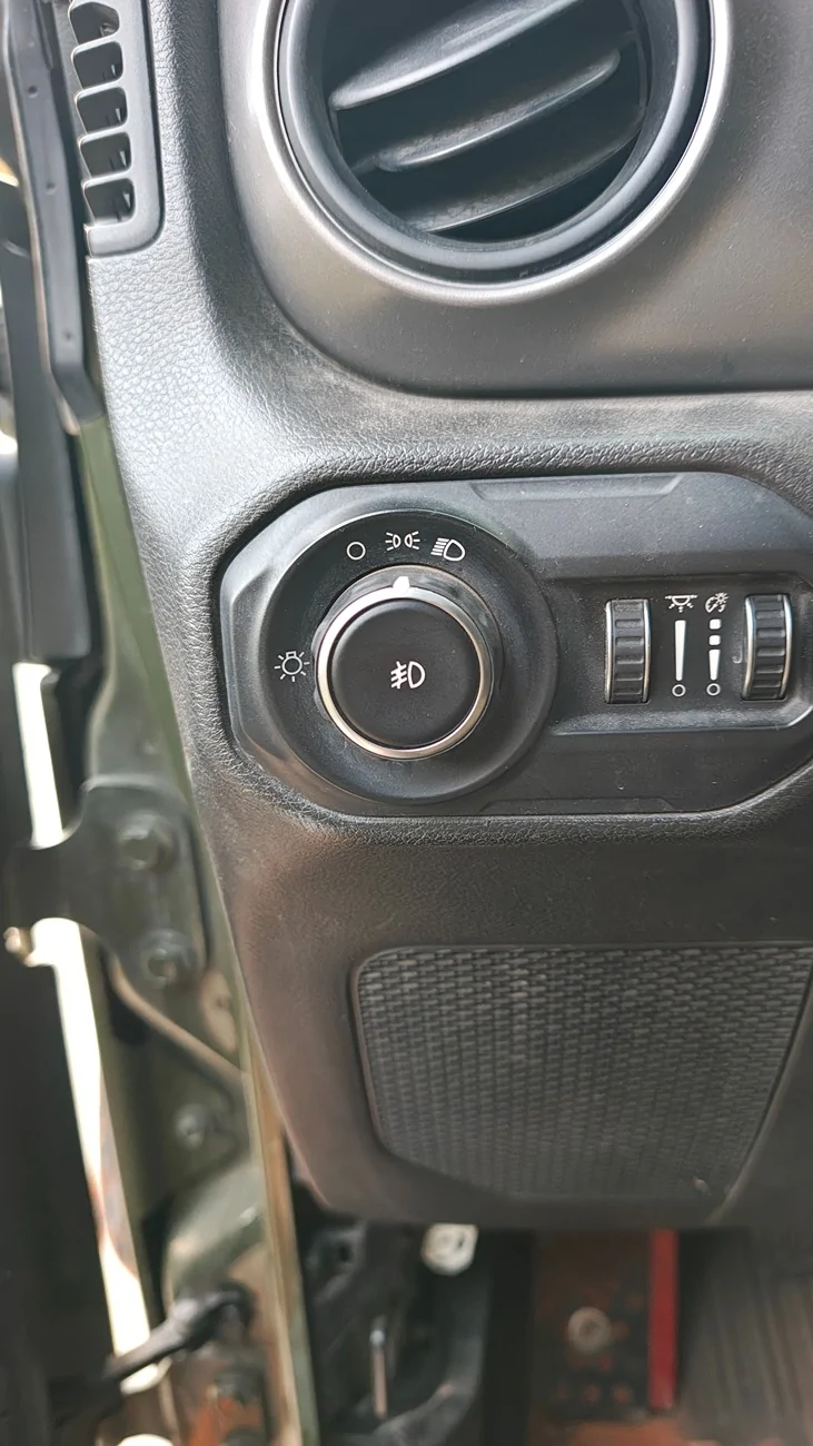 Jeep Wrangler JL Headlamps with Turn-Off Time Delay vs Automatic Headlights 1000015369
