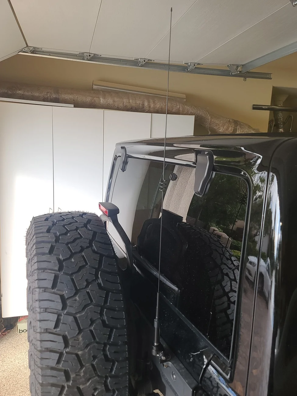 Jeep Wrangler JL Non Invasive Ham Radio (XPR5550e) Installation 20251010_152953