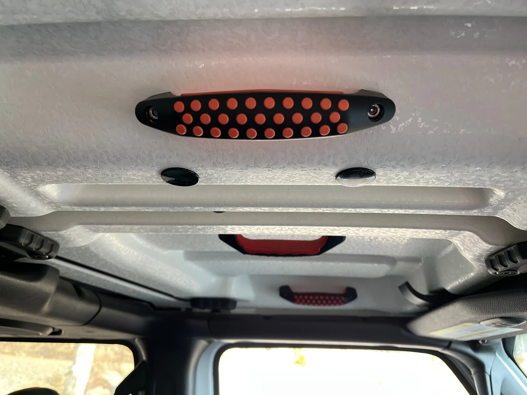 Jeep Wrangler JL Ceiling mount grab handle? IMG_4139