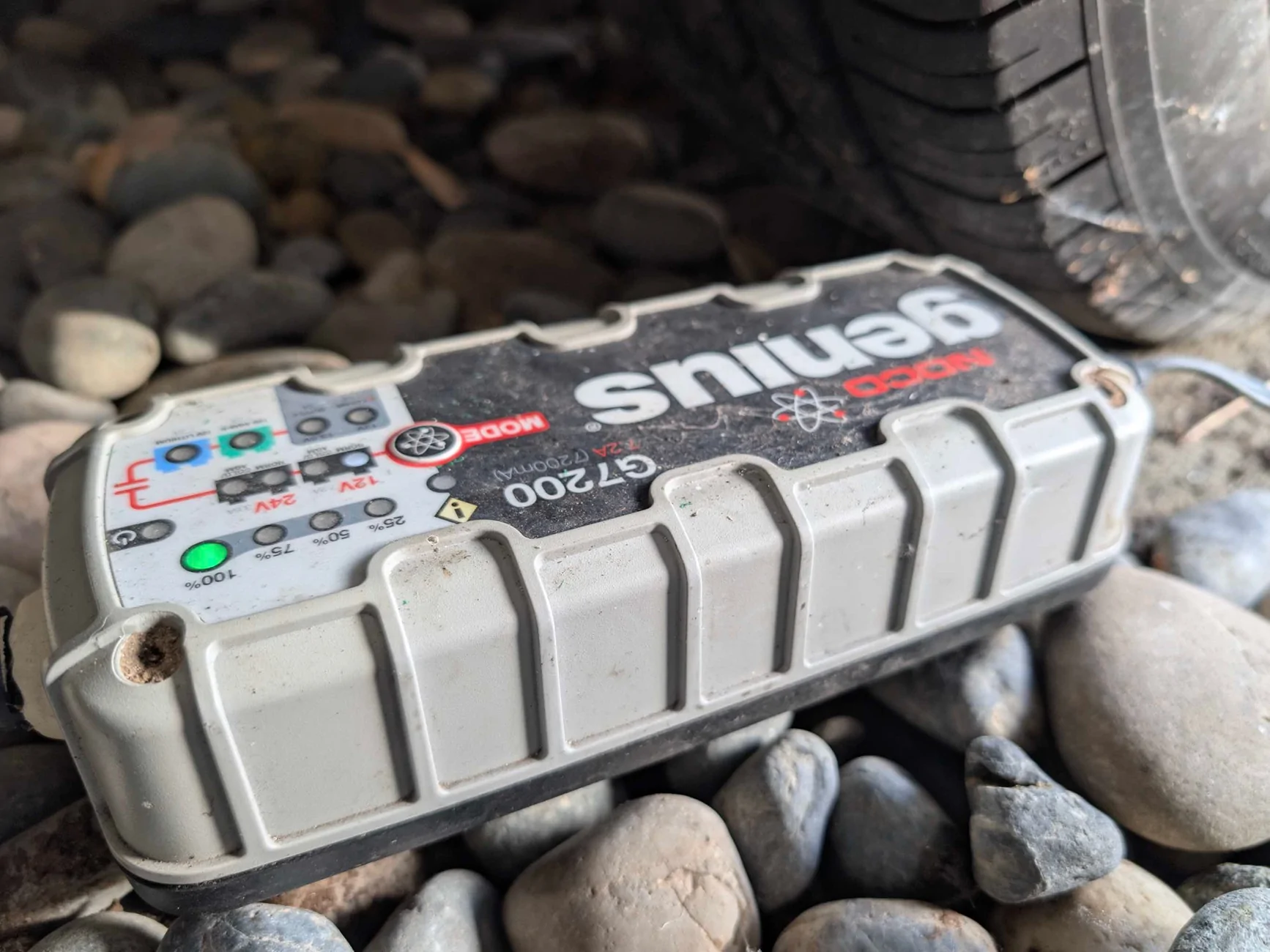 Jeep Wrangler JL battery charger IMG_1639