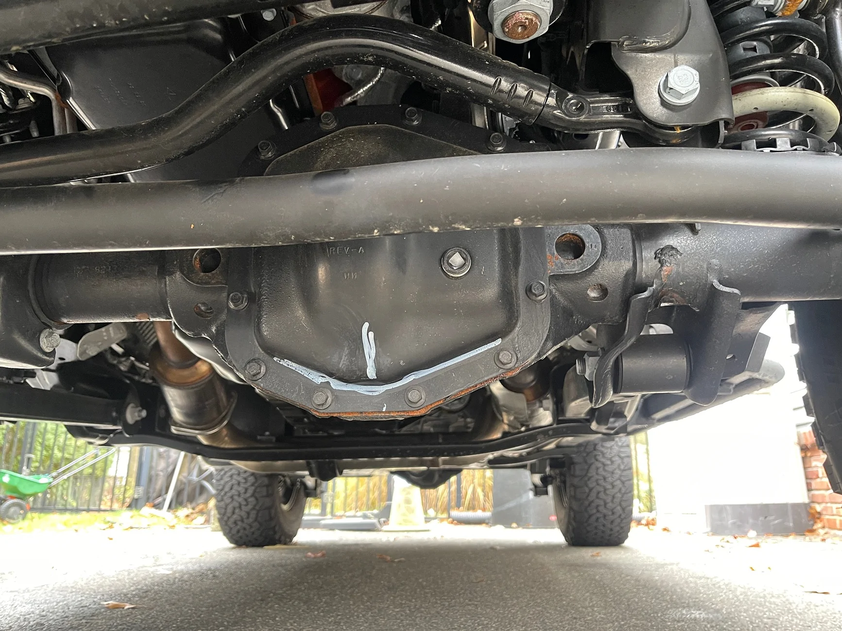 Jeep Wrangler JL White line marking on front differential? IMG_2867