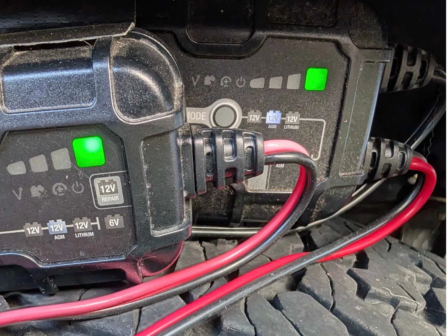 Jeep Wrangler JL battery charger IMG_1795