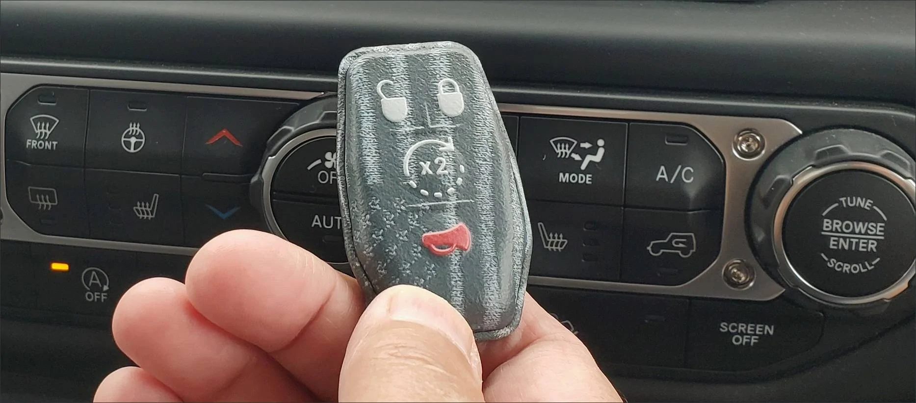 Jeep Wrangler JL FOB SIZE----Too big 743092-787acee54bf1339129716d206c99260
