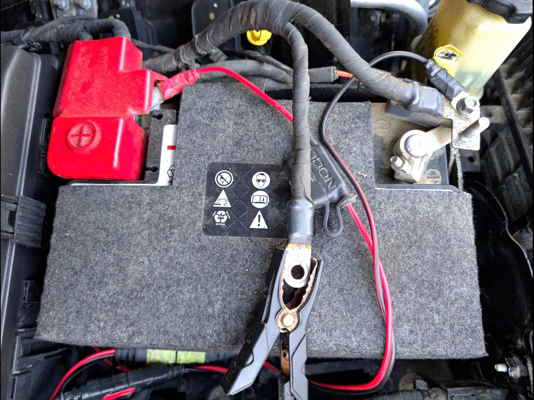 Jeep Wrangler JL AUX Delete getting cancelled by accessory ground IMG_7874