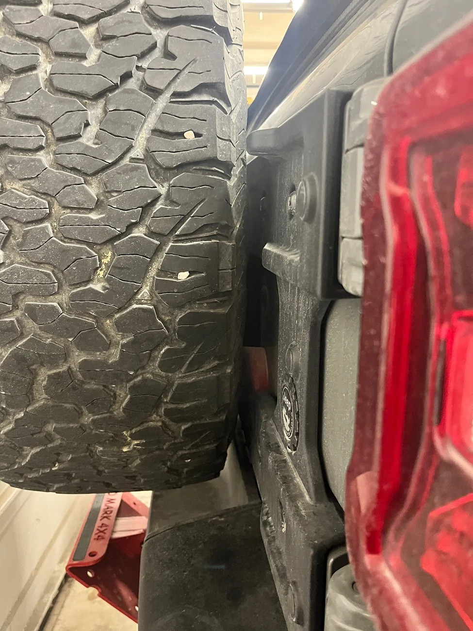 Jeep Wrangler JL Moving Teraflex Alpha carrier INWARD? IMG_4611