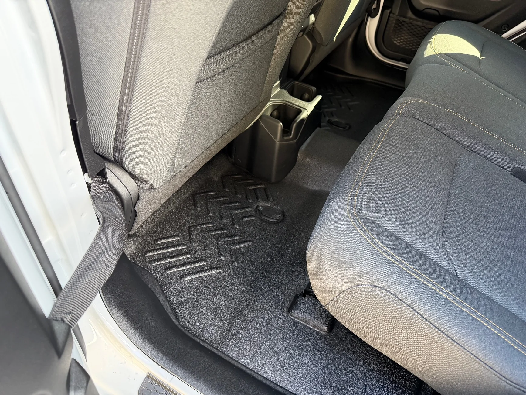 Jeep Wrangler JL Reducing cabin noise IMG_1629