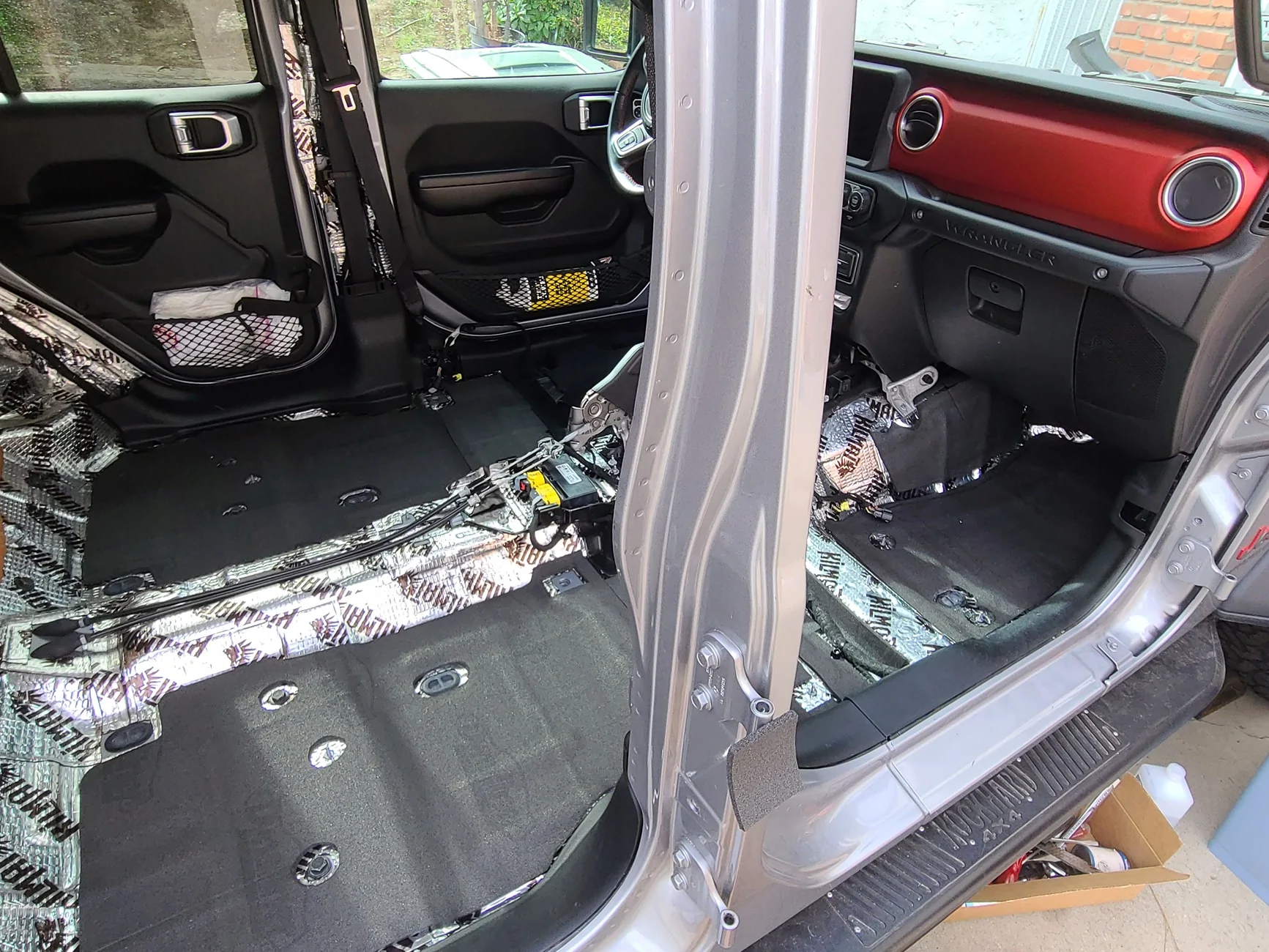 Jeep Wrangler JL Reducing cabin noise 20210119_124650