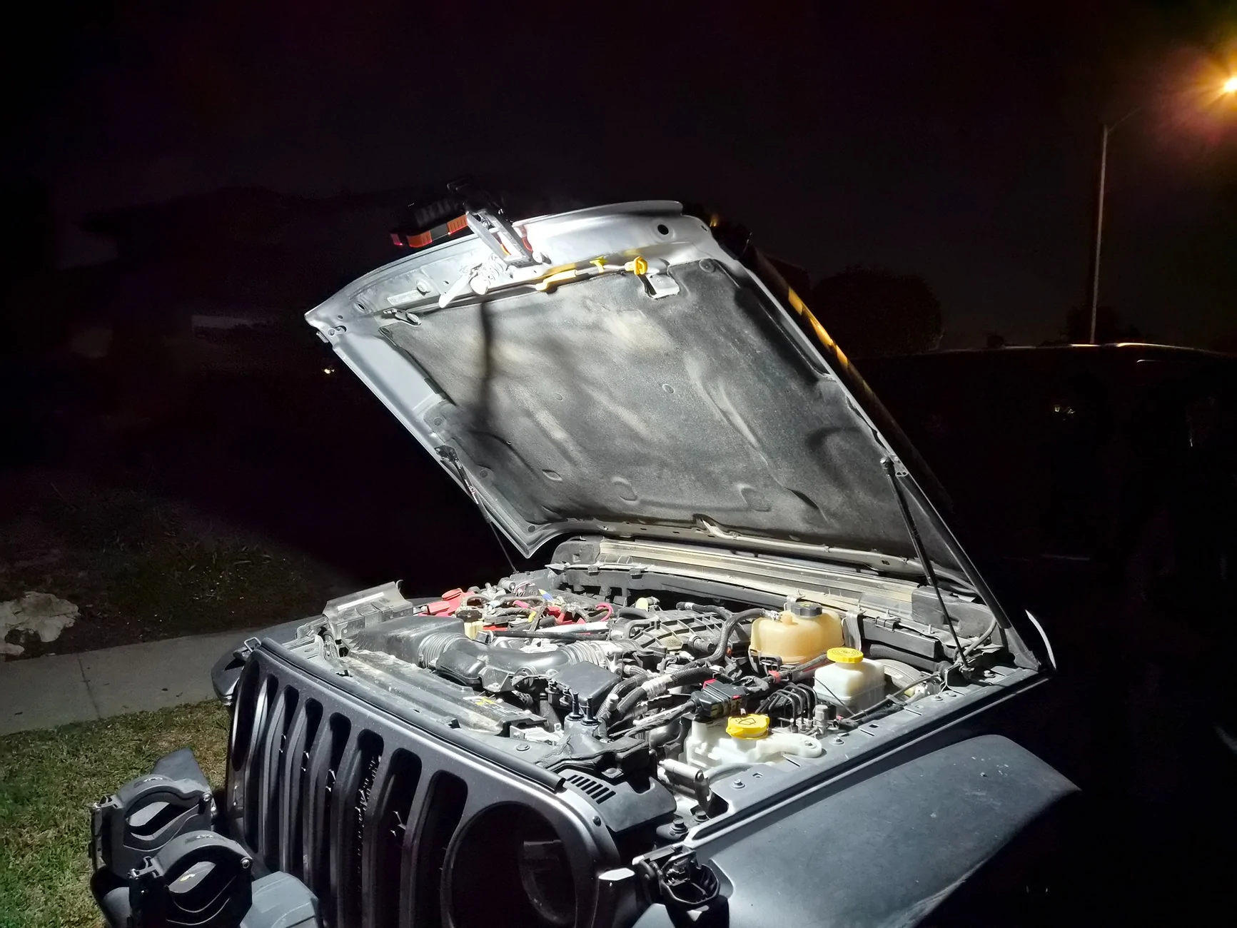 Jeep Wrangler JL Something Handy - rechargeable work light 20251210_211858[1]