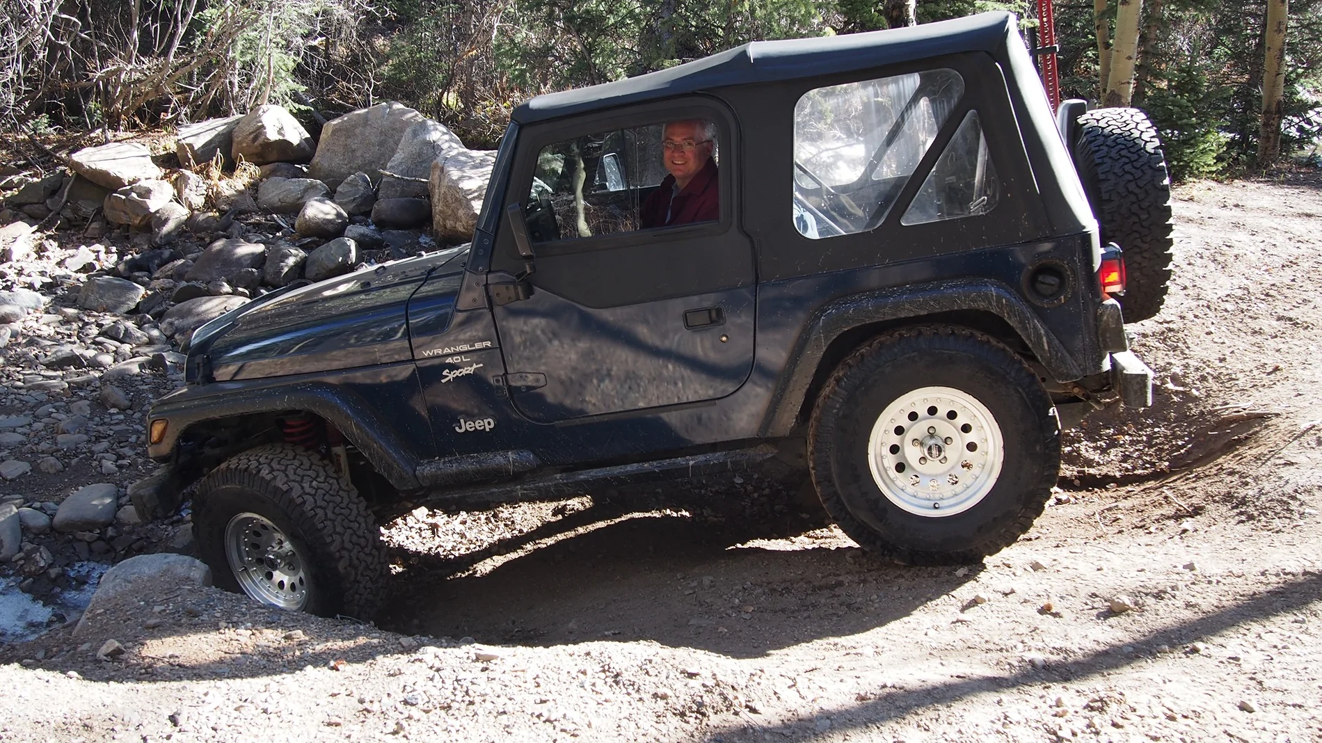 Jeep Wrangler JL 2 Door Soft Top 2014_11nov_032_Jeep_entering_LeavenworthCreek_onMountMcCellan_near__GeorgetownCO