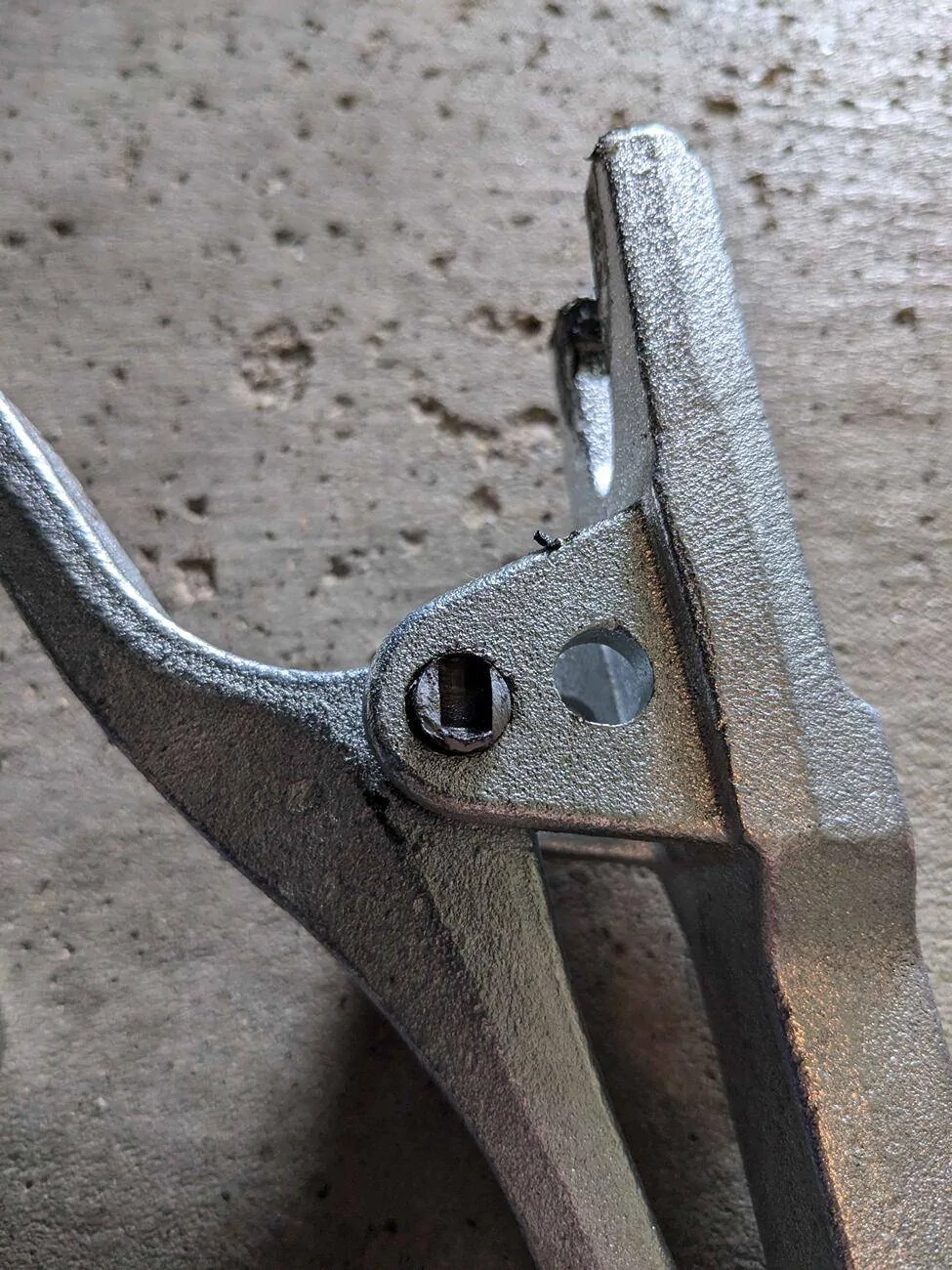 Jeep Wrangler JL Is this drag link rod end loose 1766151213139-on