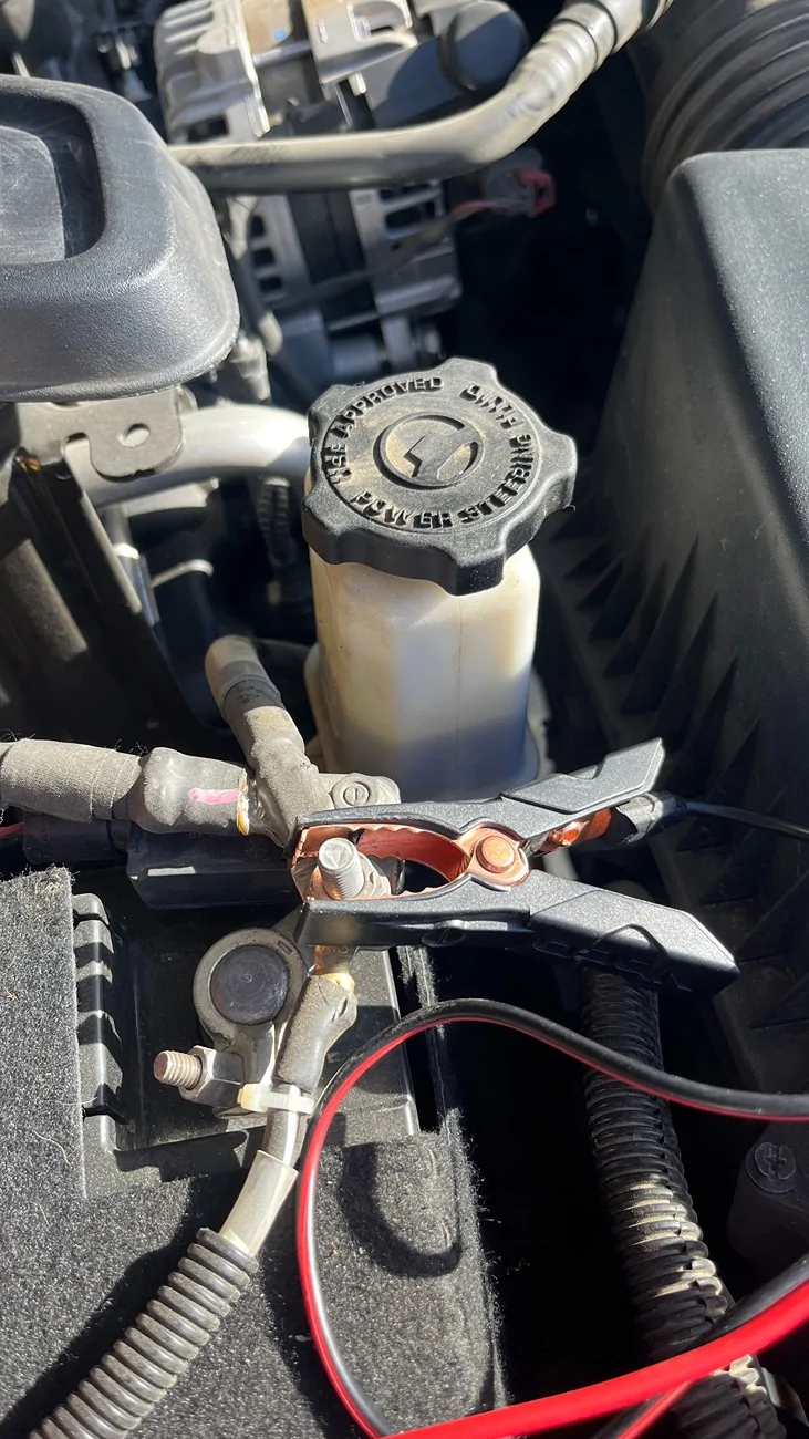 Jeep Wrangler JL Trickle Charger? IMG_0860