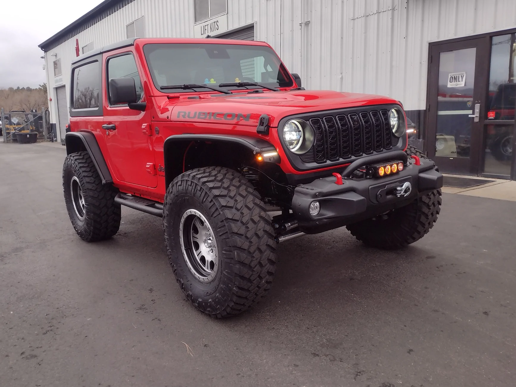 Jeep Wrangler JL ‘41 is such a special color red
