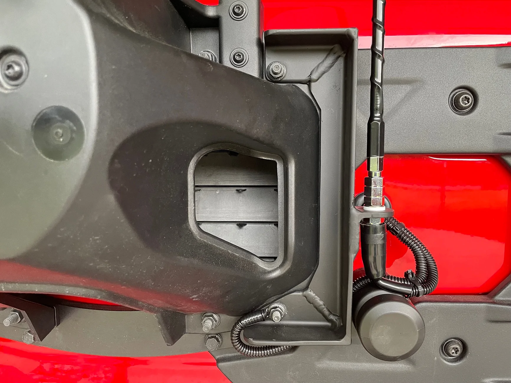 Jeep Wrangler JL GMRS antenna mount on third brake light IMG_0042