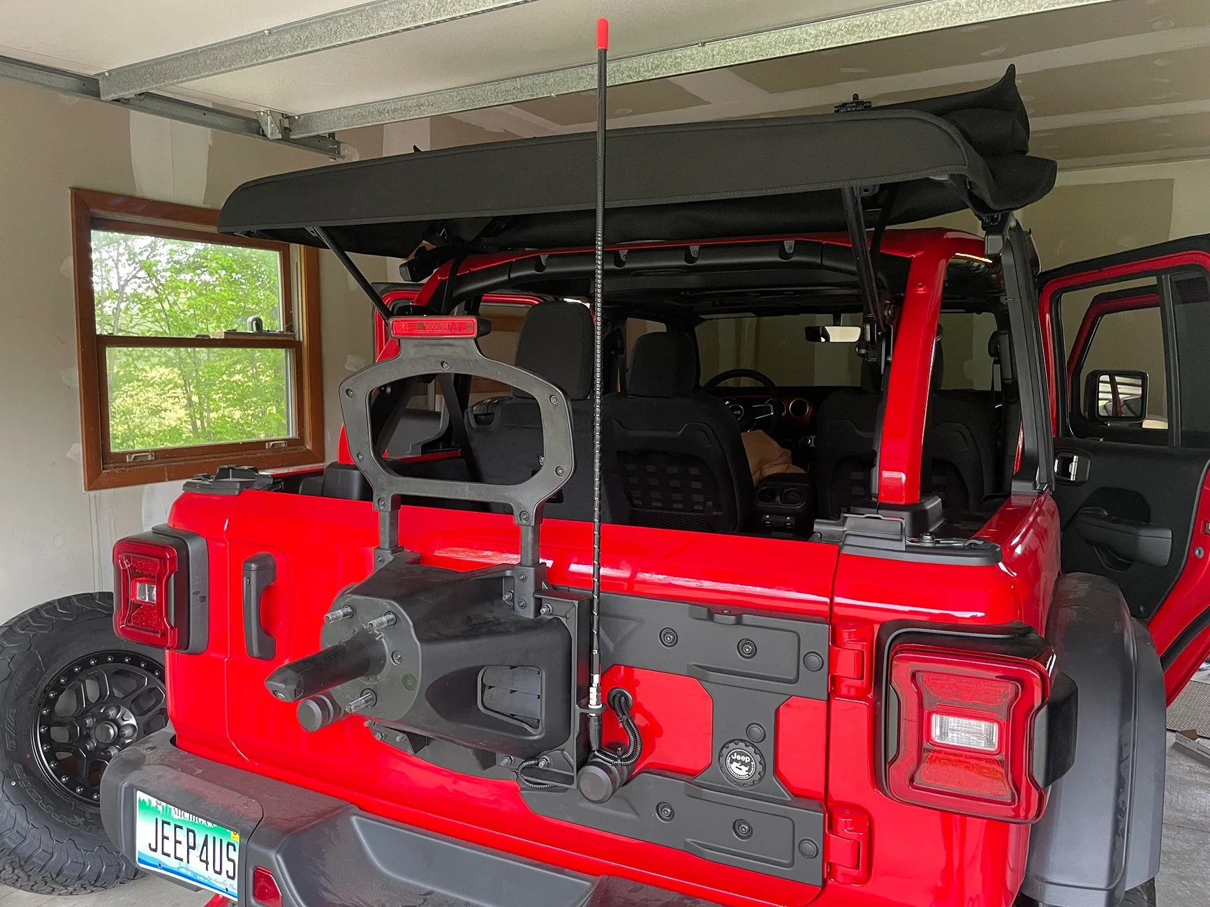 Jeep Wrangler JL GMRS antenna mount on third brake light IMG_0043