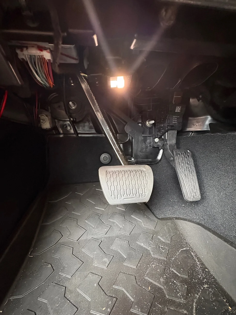 Jeep Wrangler JL Midland MXT275 GMRS Radio - clean install DIY on 2025 4 door Rubicon IMG_1769