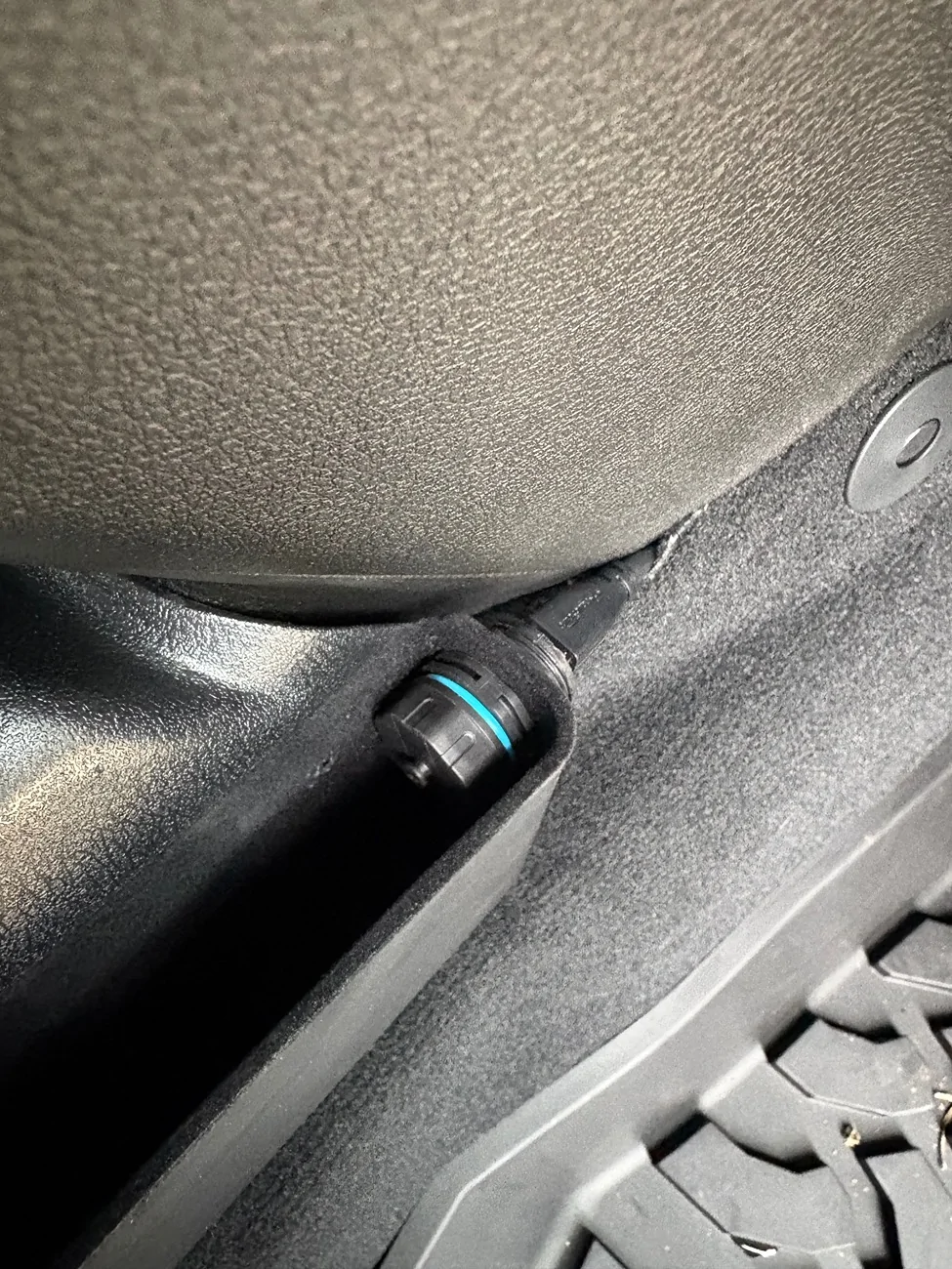 Jeep Wrangler JL Midland MXT275 GMRS Radio - clean install DIY on 2025 4 door Rubicon IMG_1764