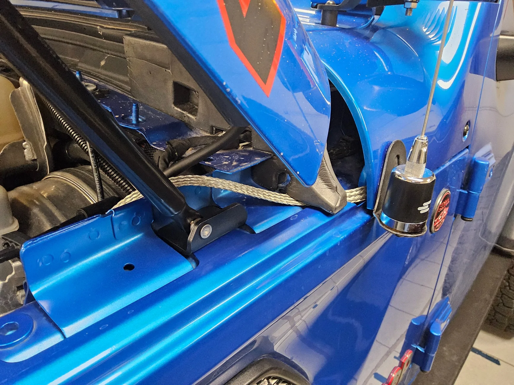Jeep Wrangler JL Midland MXT275 GMRS Radio - clean install DIY on 2025 4 door Rubicon 20251119_072722