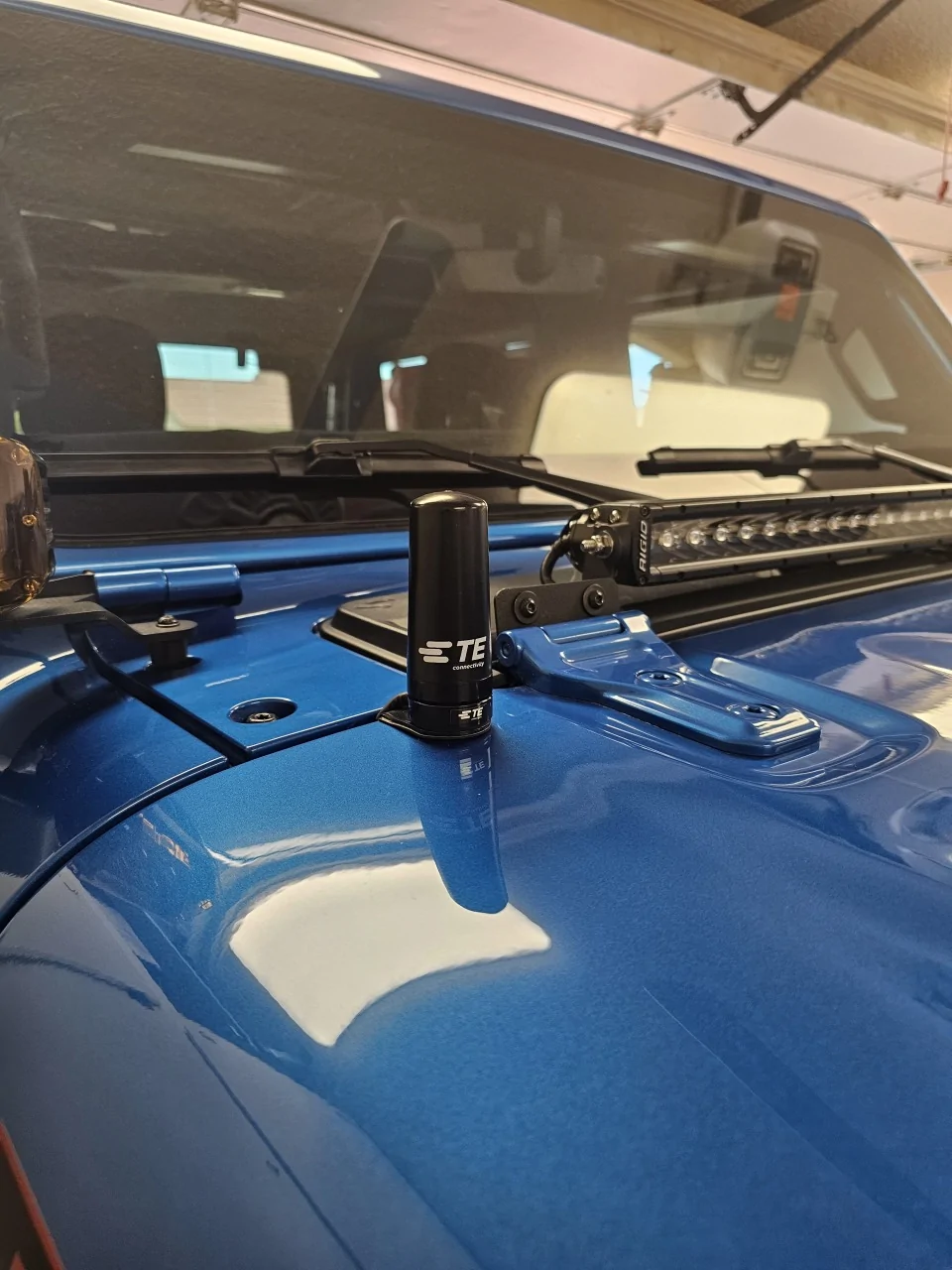 Jeep Wrangler JL Midland MXT275 GMRS Radio - clean install DIY on 2025 4 door Rubicon 20250323_140756