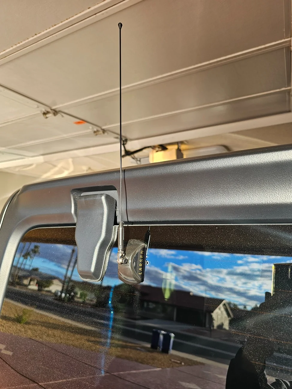 Jeep Wrangler JL Midland MXT275 GMRS Radio - clean install DIY on 2025 4 door Rubicon 20240104_162928