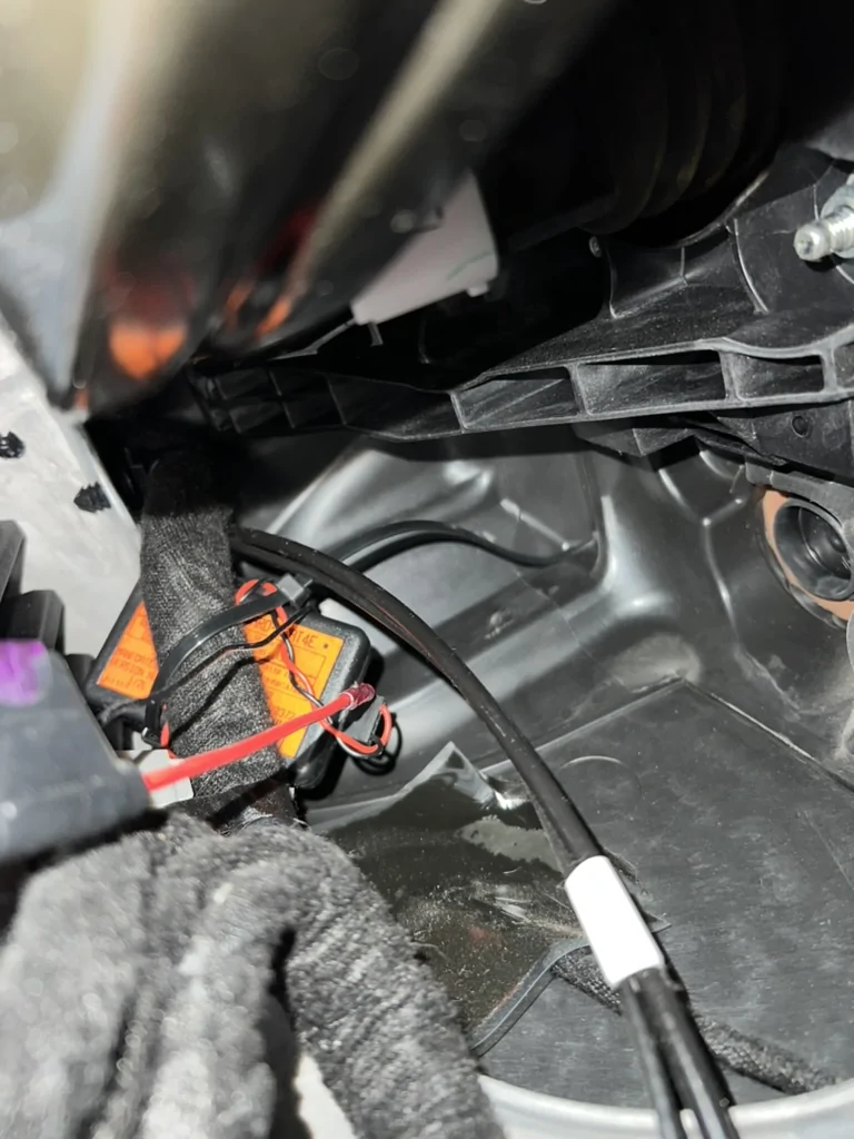Jeep Wrangler JL Device found under dash 94155F65-4BD5-451C-8FF0-0B8241D65203_1_105_c